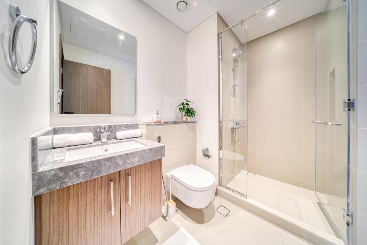 Luxury Brand New 2 Bedroom with Bluewater Views