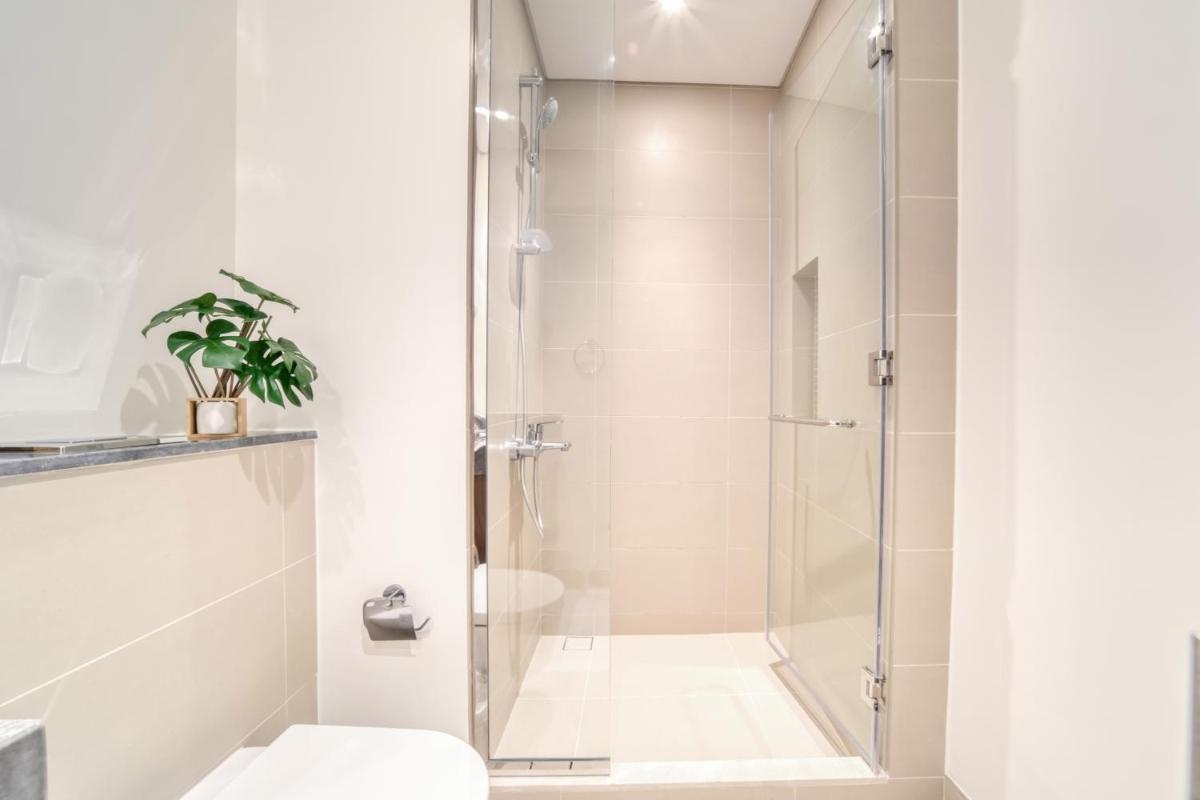 Luxury Brand New 2 Bedroom with Bluewater Views