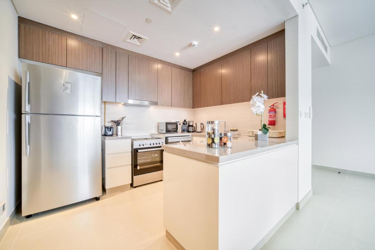 Luxury Brand New 2 Bedroom with Bluewater Views