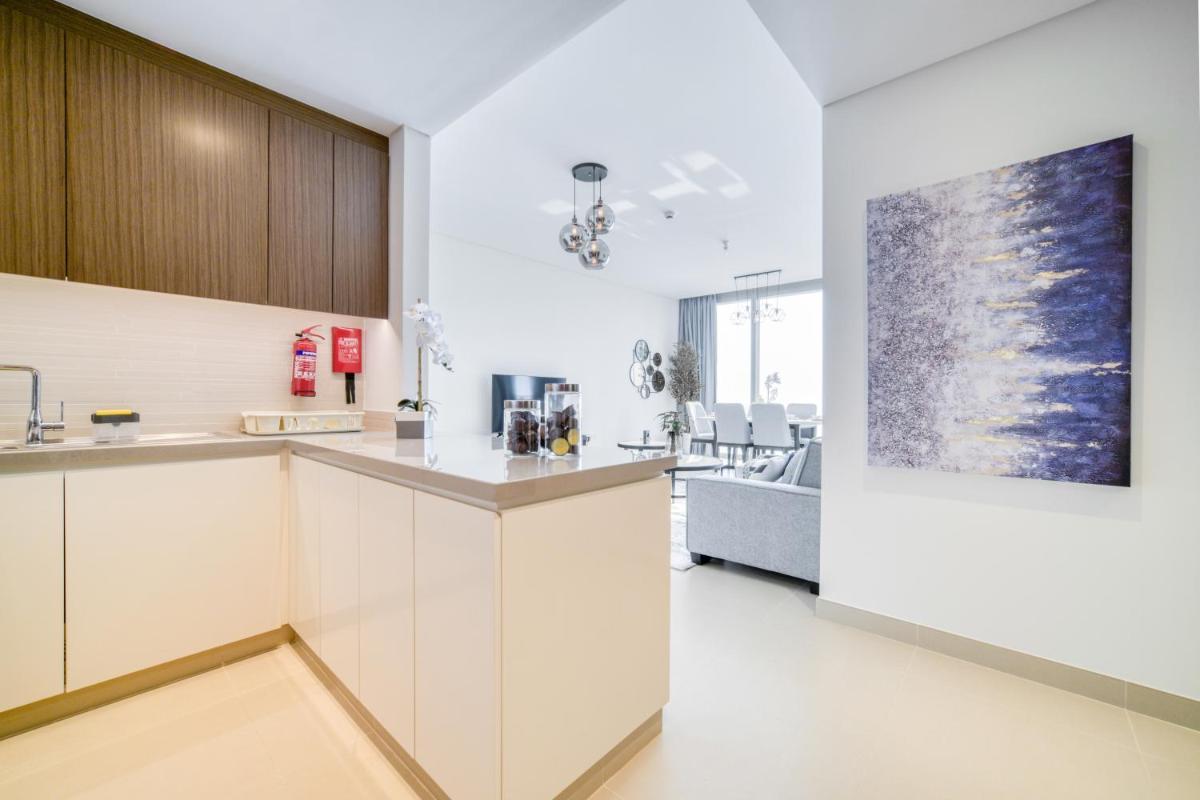 Luxury Brand New 2 Bedroom with Bluewater Views