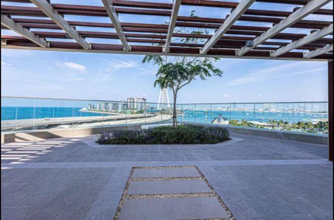 Luxury Brand New 2 Bedroom with Bluewater Views