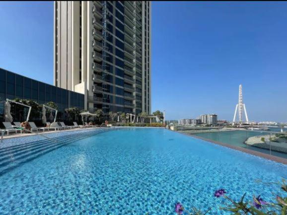 Luxury Brand New 2 Bedroom with Bluewater Views