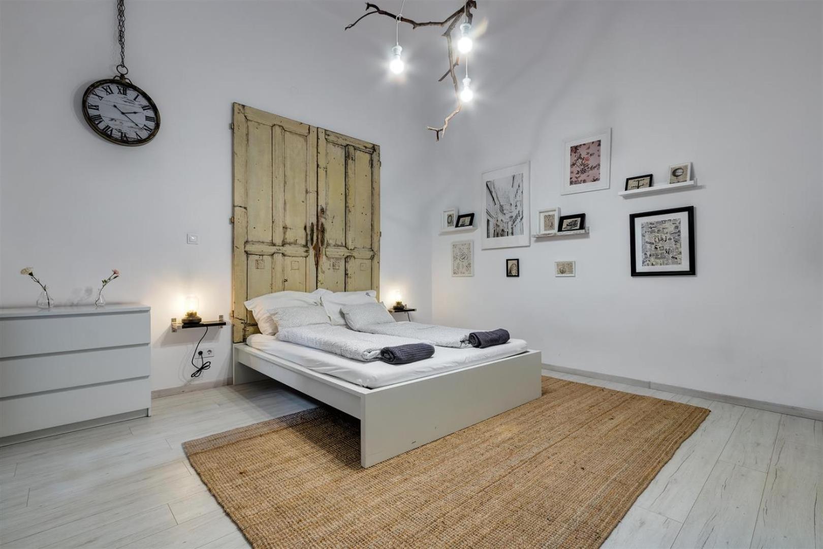 Timber Town Apartment