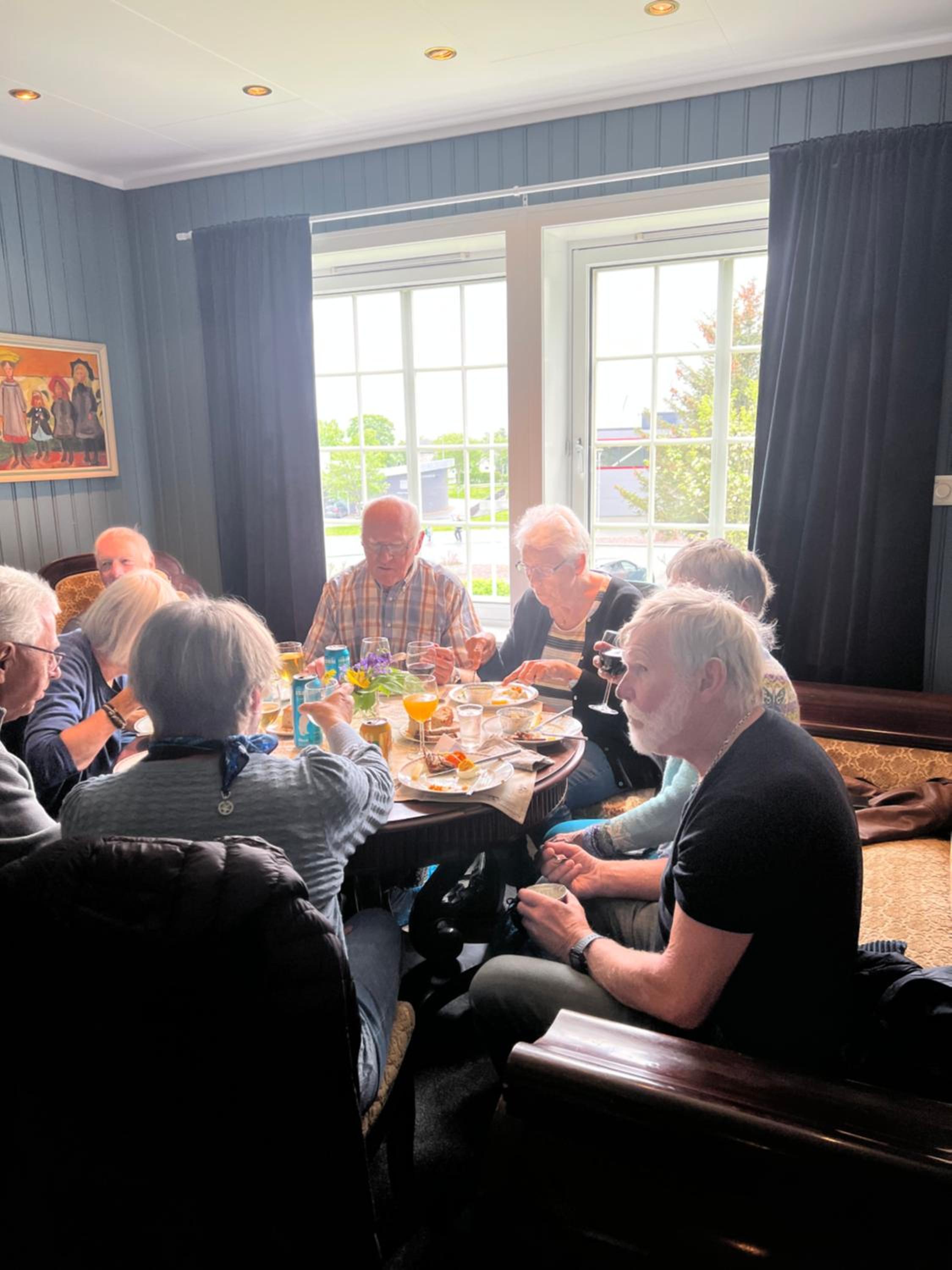 Sjarmerende hus med veldig stort uteareal.