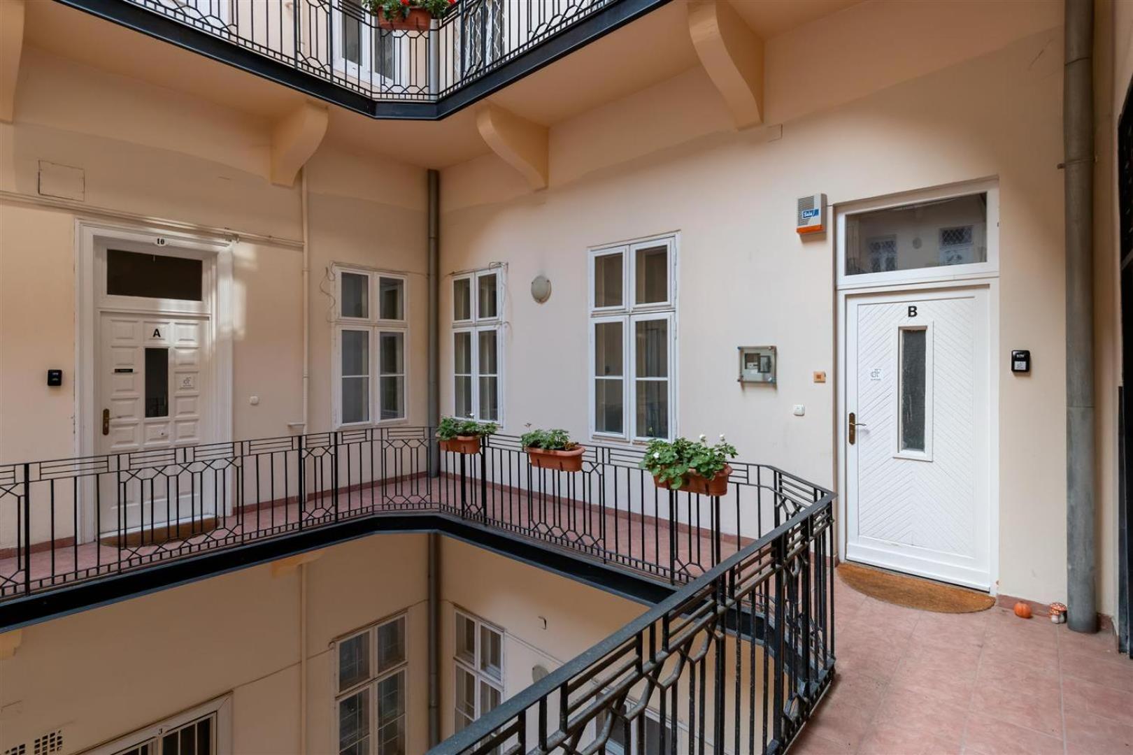 Timber Town Apartment
