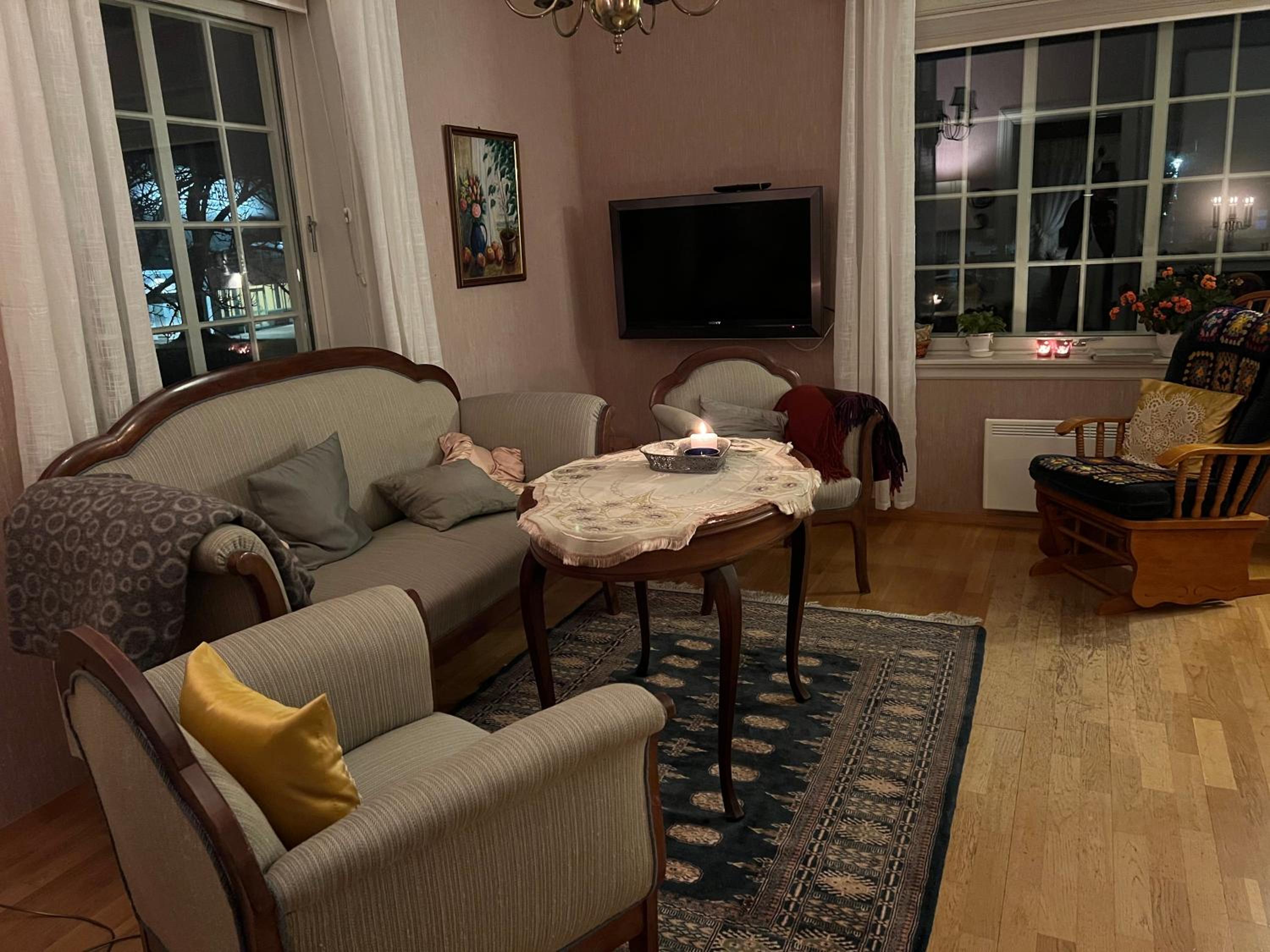 Sjarmerende hus med veldig stort uteareal.
