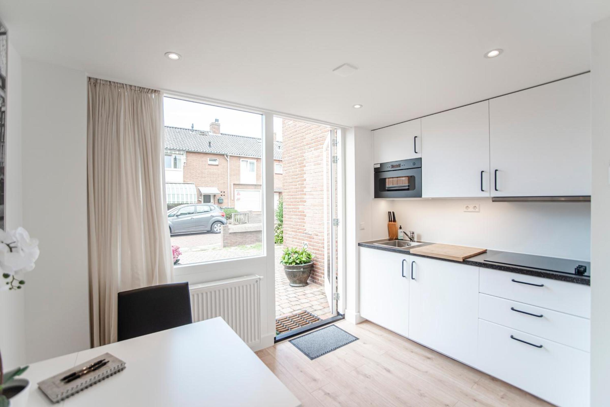 Happy Days Apartment - Luxurious - Free parking on own property view 3