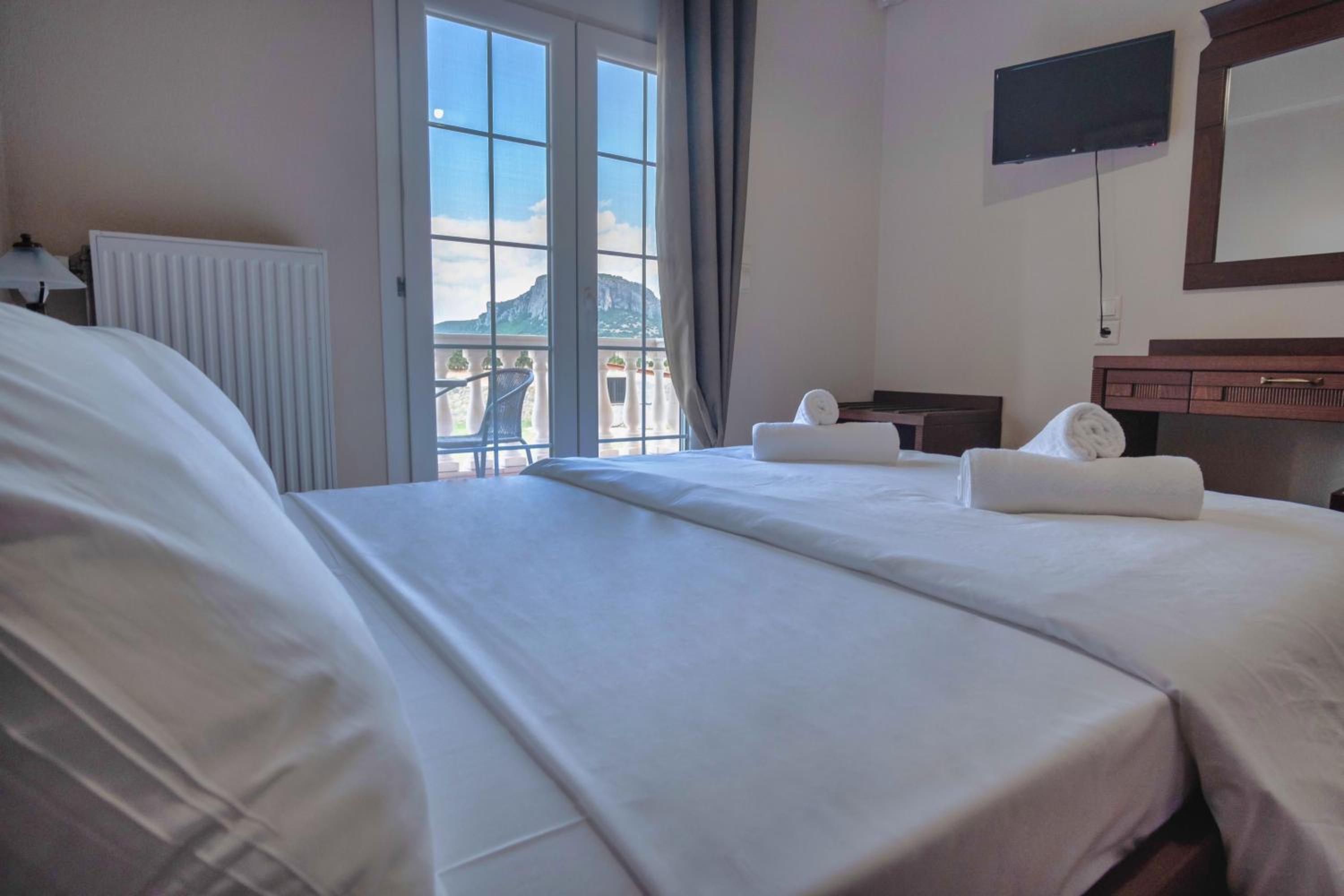 Spilaio at Meteora - Property Image 2