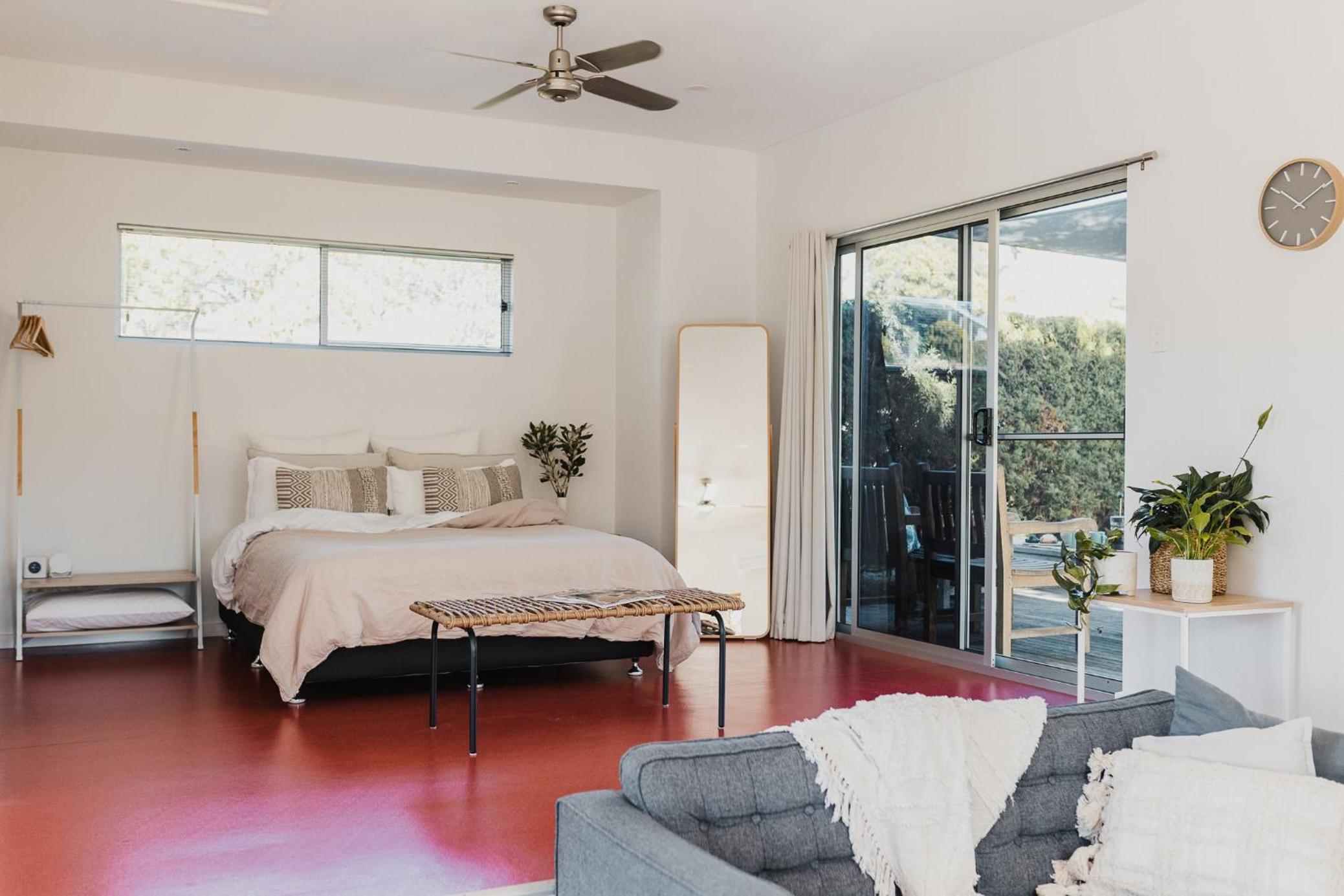 S T U D I O 22 Garden Serenity & Coastal Charm