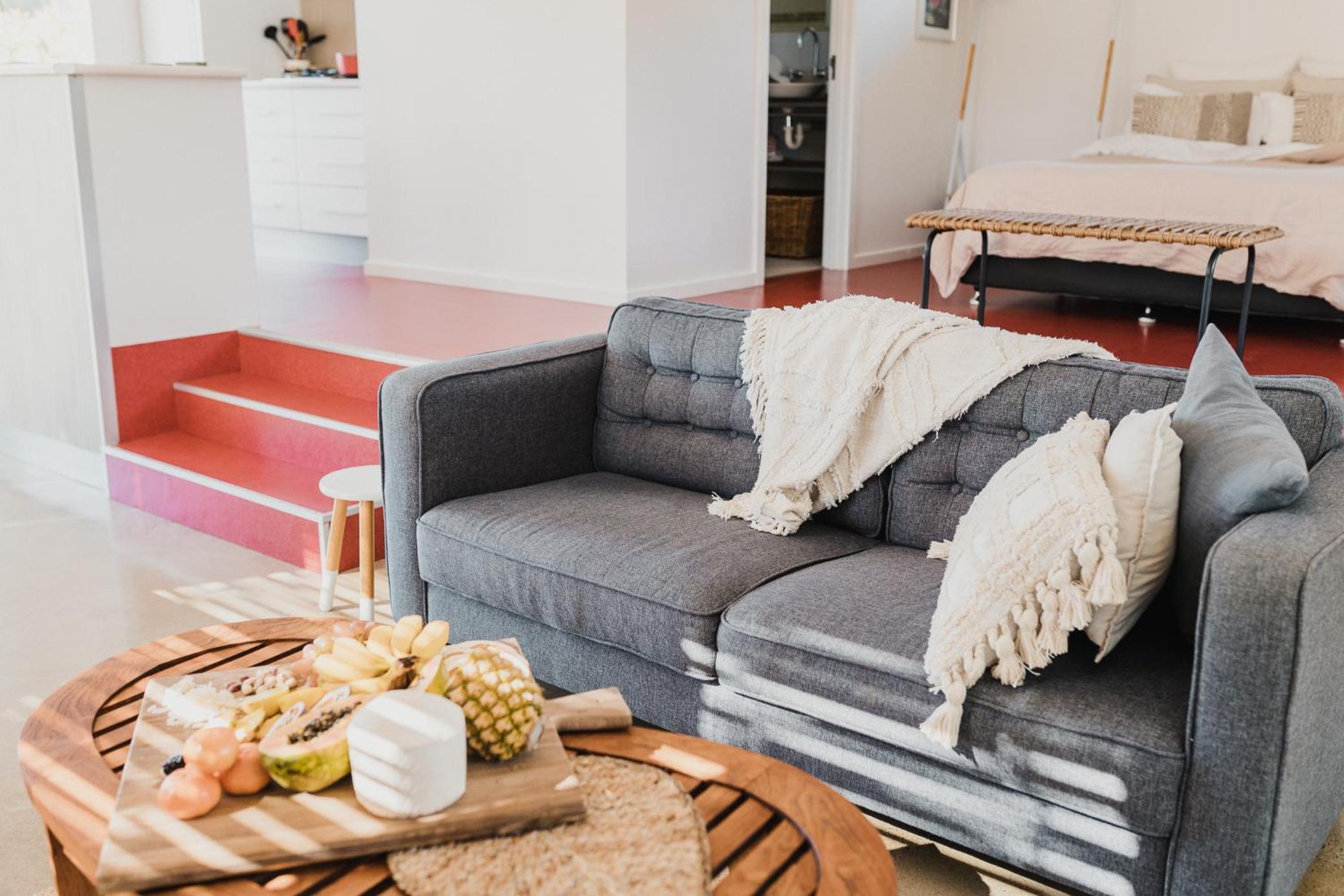 S T U D I O 22 Garden Serenity & Coastal Charm