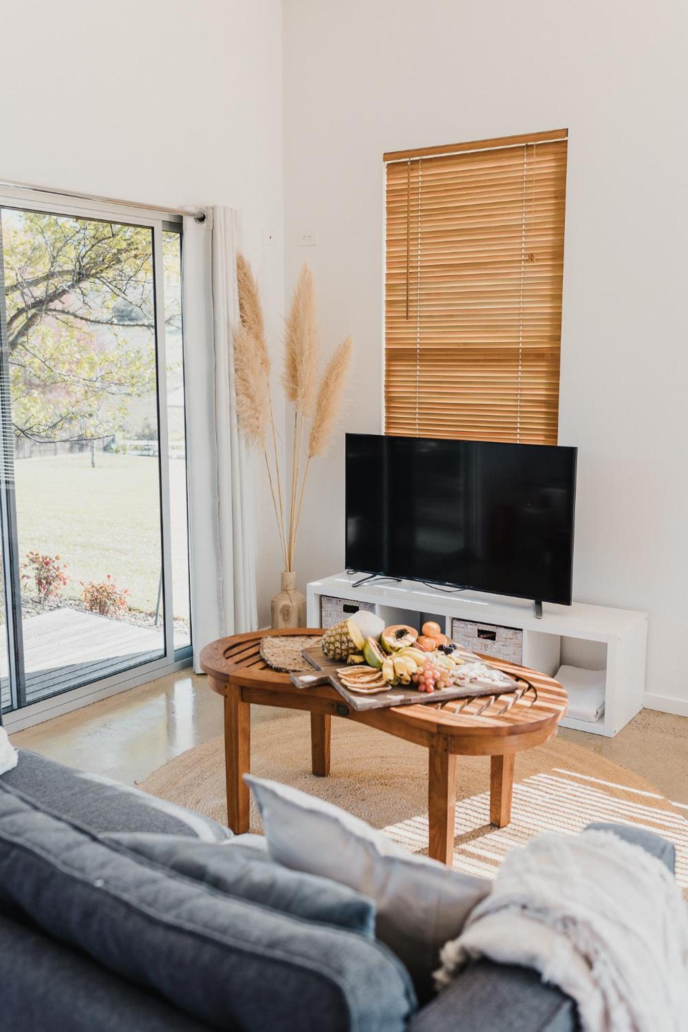 S T U D I O 22 Garden Serenity & Coastal Charm
