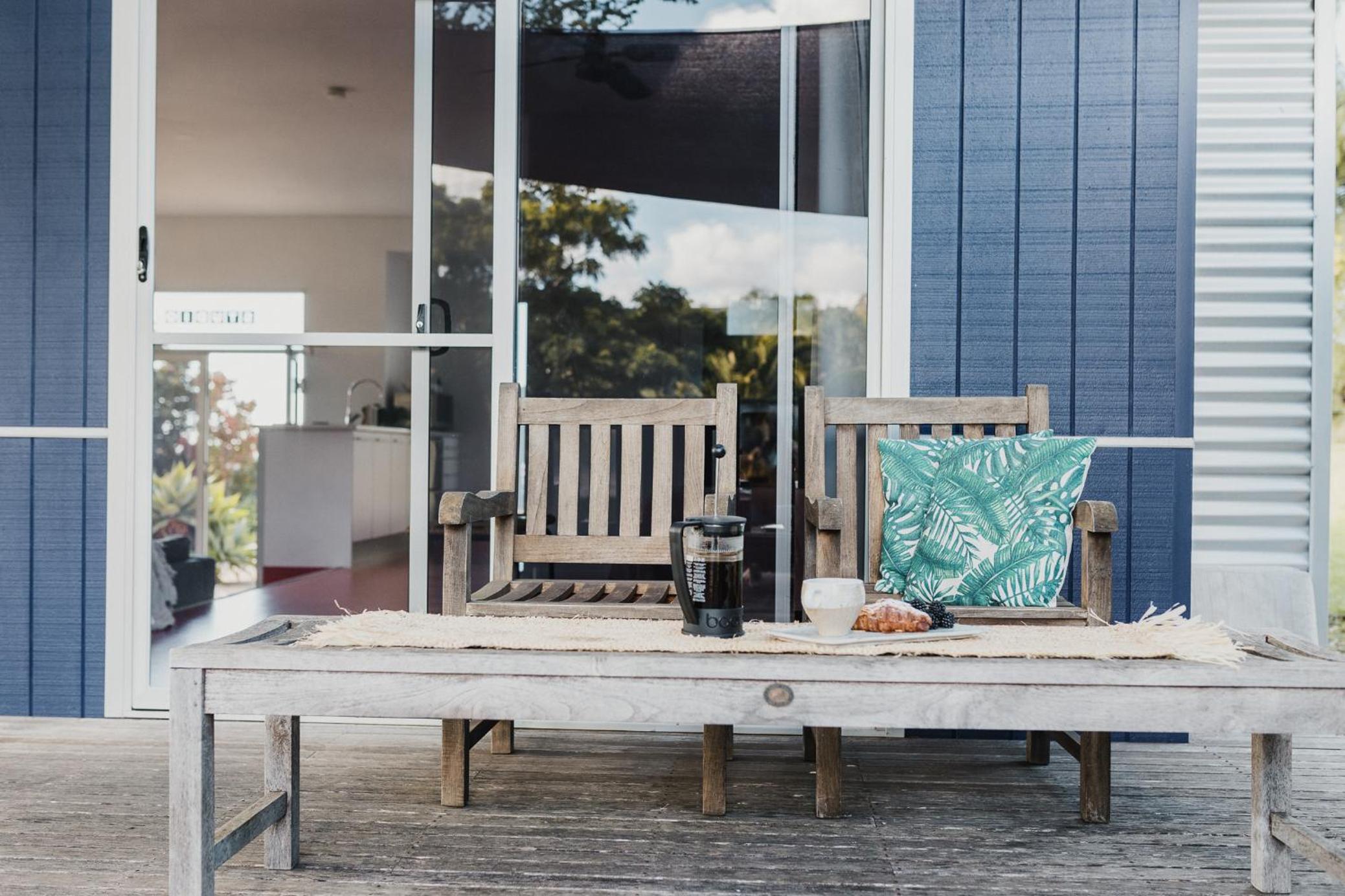 S T U D I O 22 Garden Serenity & Coastal Charm