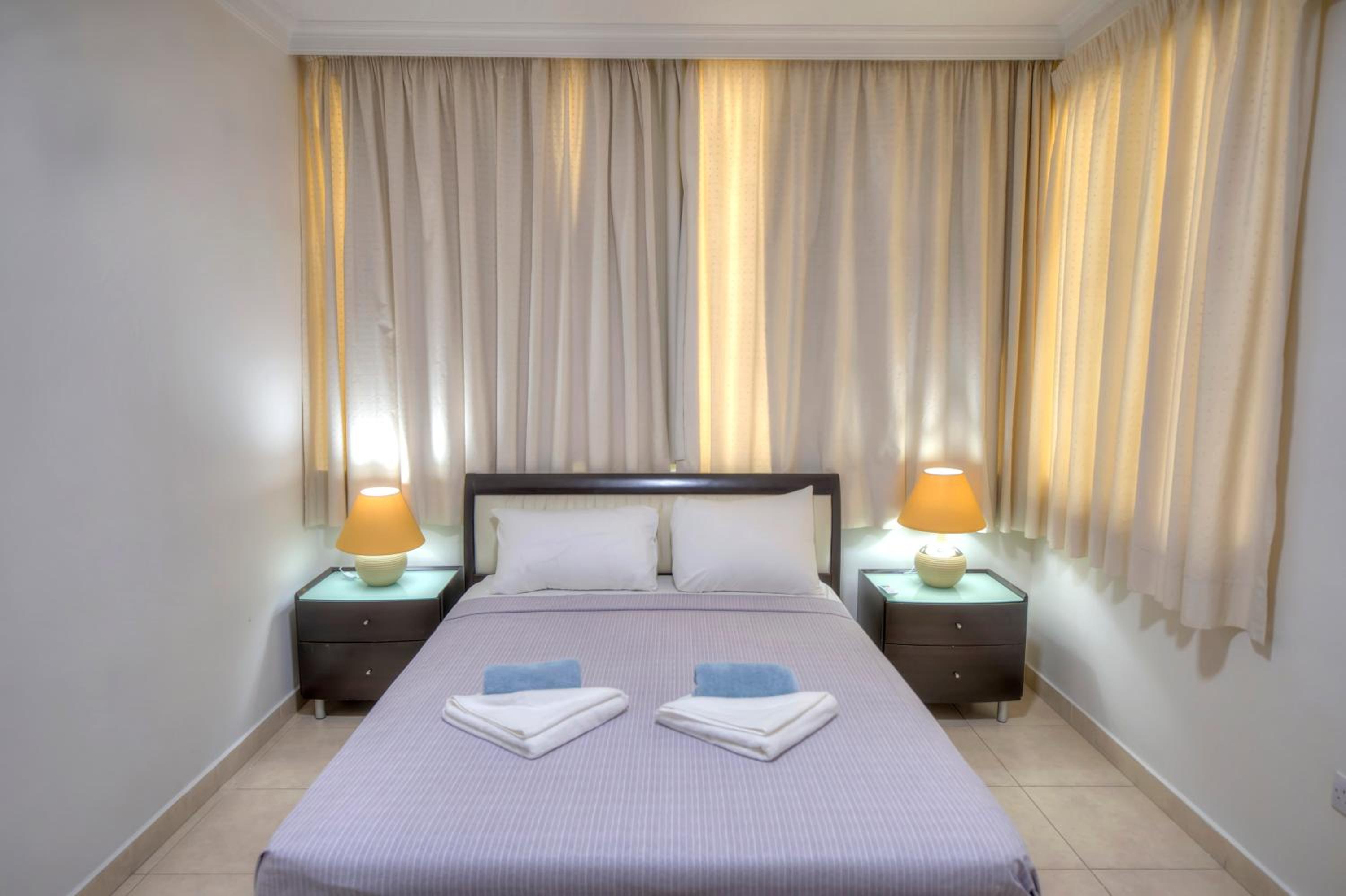 Large seafront 3 bedroom apartment in the heart of Sliema - MMAI1-2