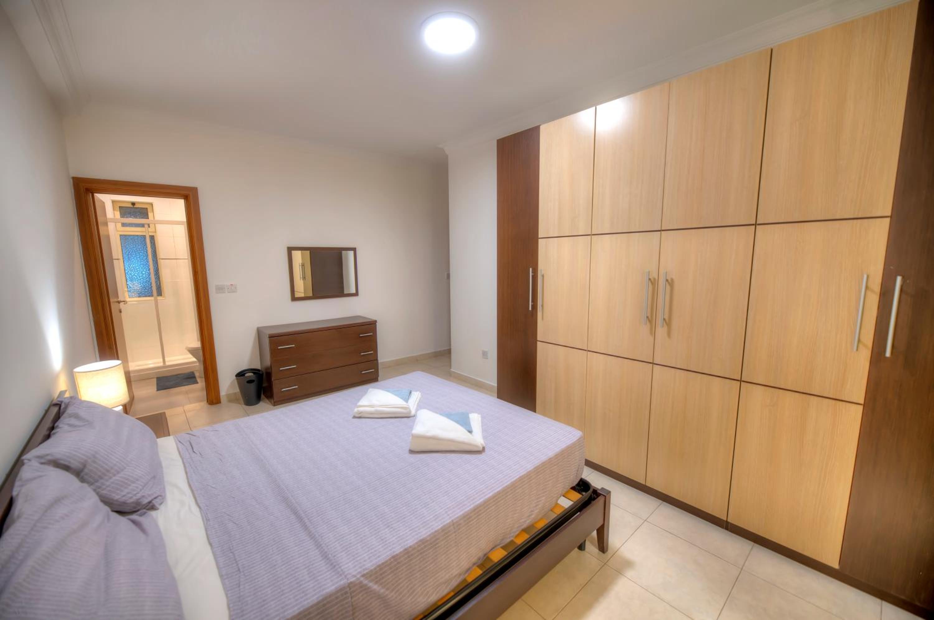 Large seafront 3 bedroom apartment in the heart of Sliema - MMAI1-2