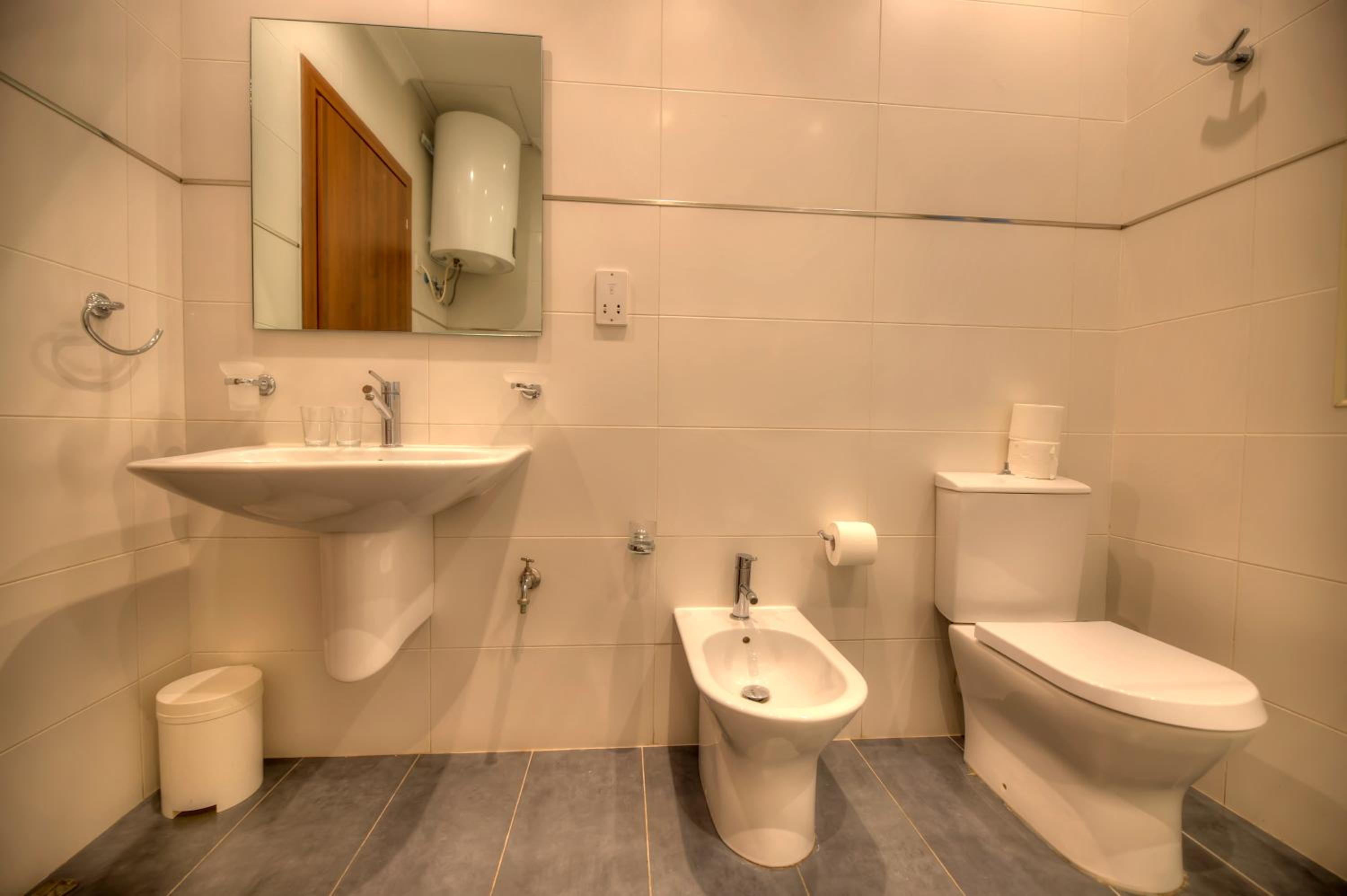 Large seafront 3 bedroom apartment in the heart of Sliema - MMAI1-2