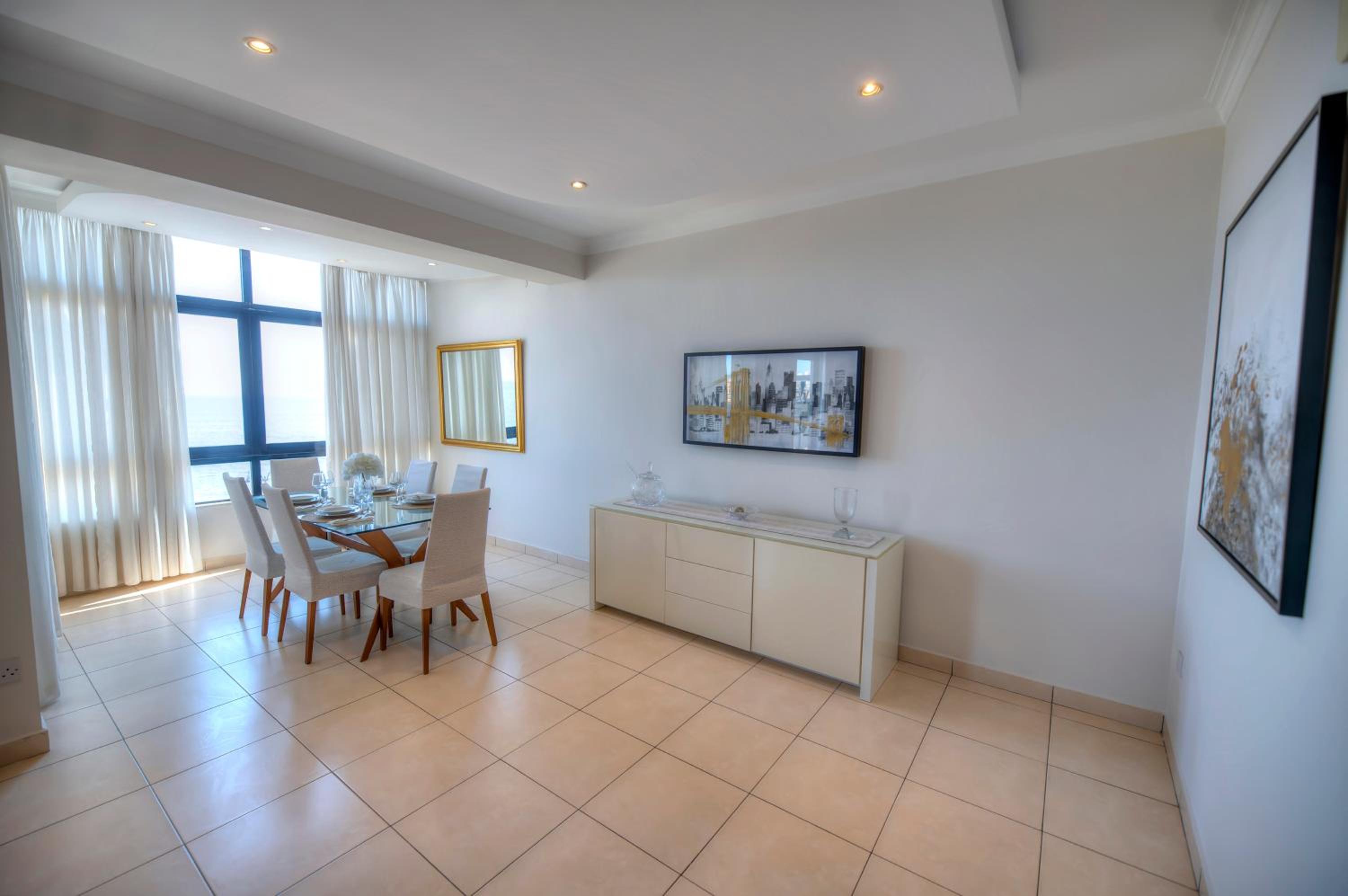 Large seafront 3 bedroom apartment in the heart of Sliema - MMAI1-2