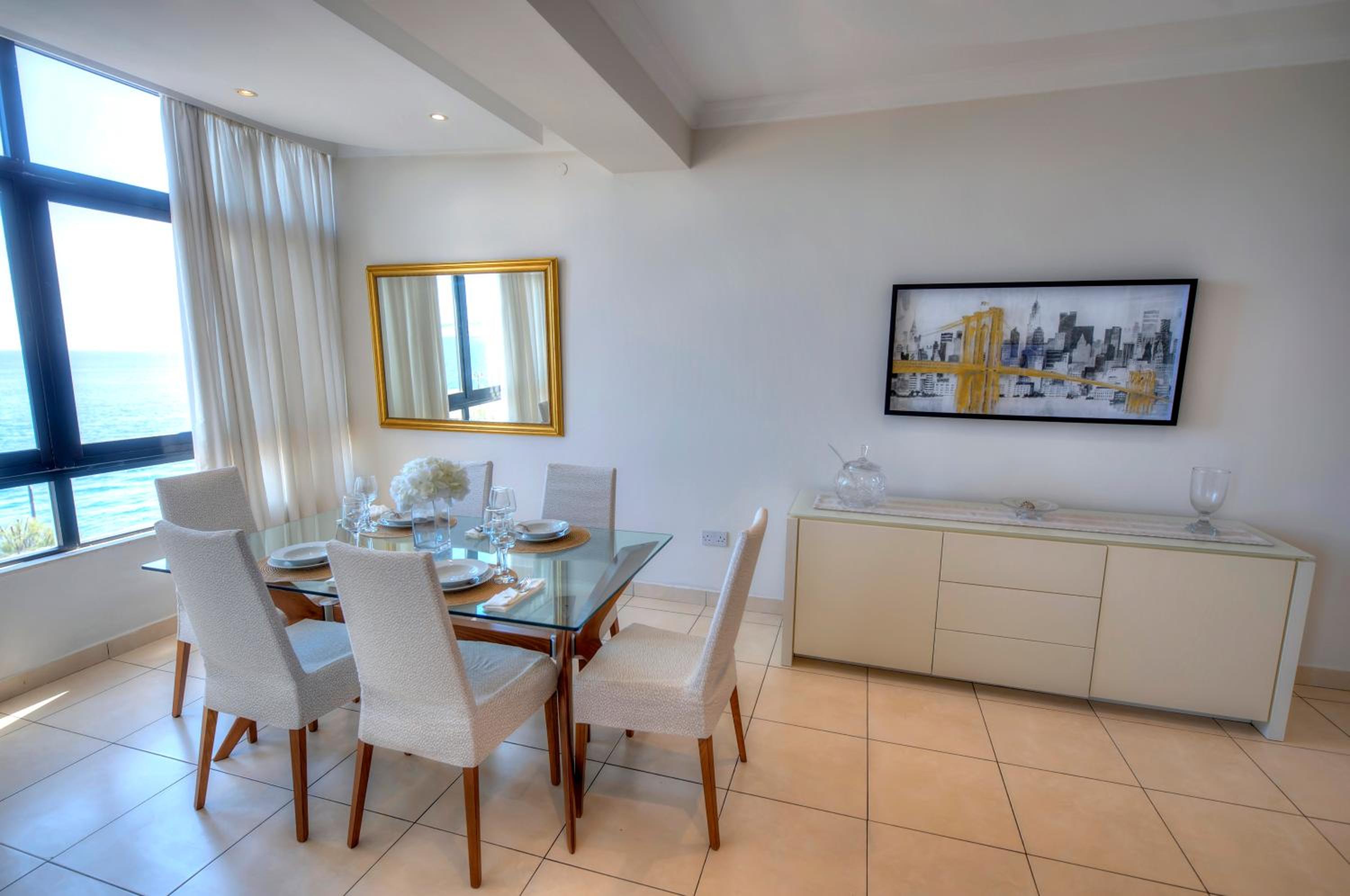 Large seafront 3 bedroom apartment in the heart of Sliema - MMAI1-2