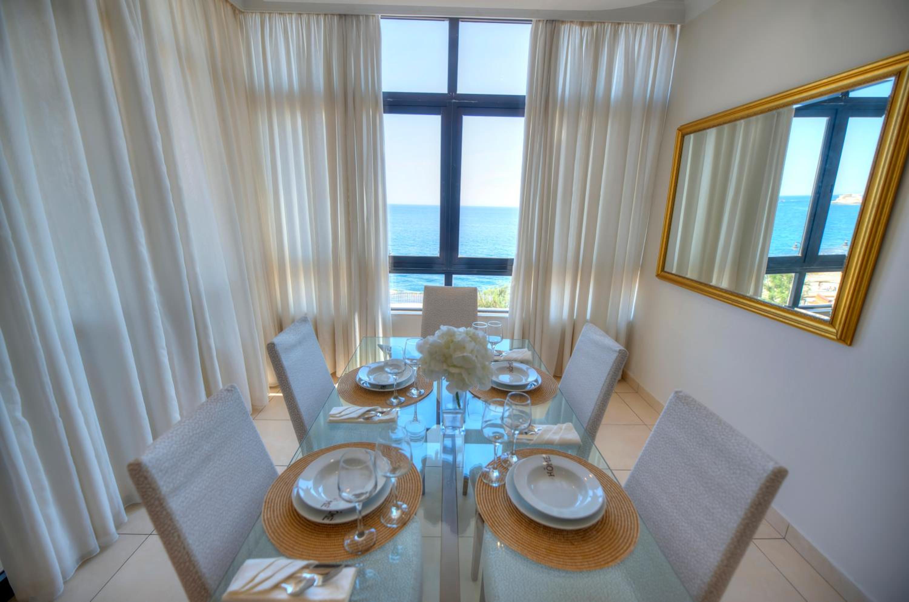 Large seafront 3 bedroom apartment in the heart of Sliema - MMAI1-2