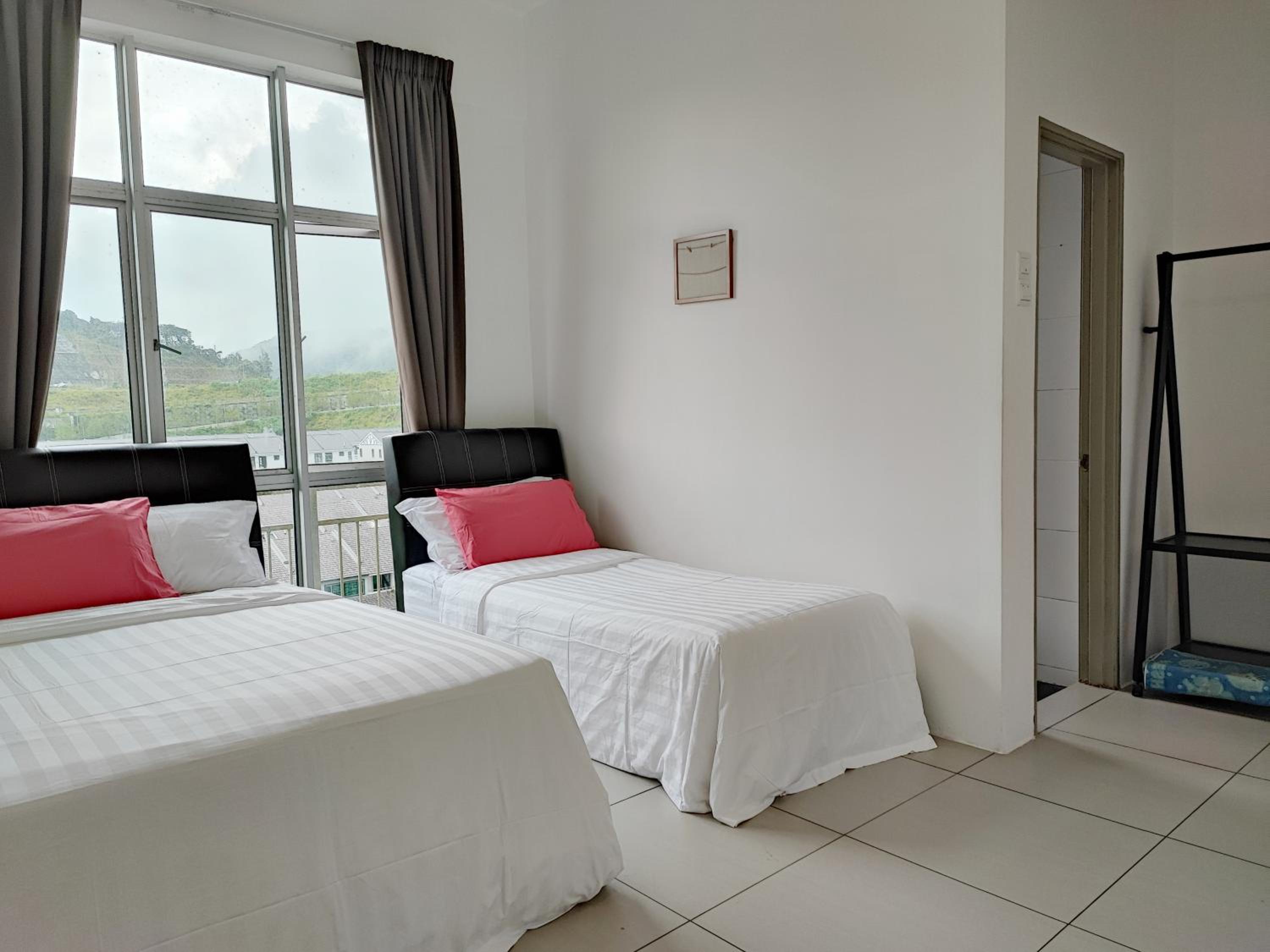W6WarmStay@GoldenHills/3RPenthouse/WiFi/PasarMalamView/2carpark photo 2