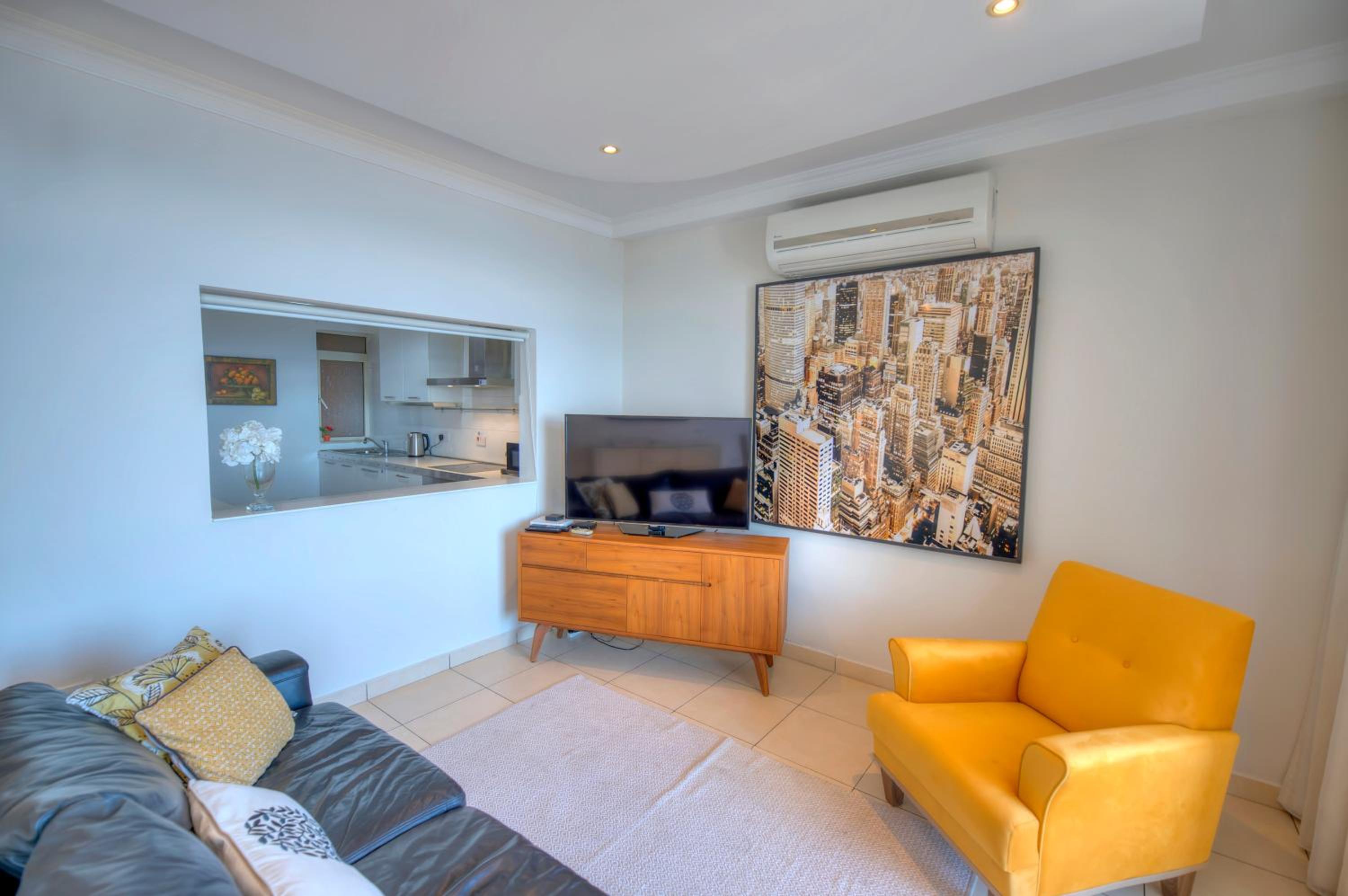Large seafront 3 bedroom apartment in the heart of Sliema - MMAI1-2