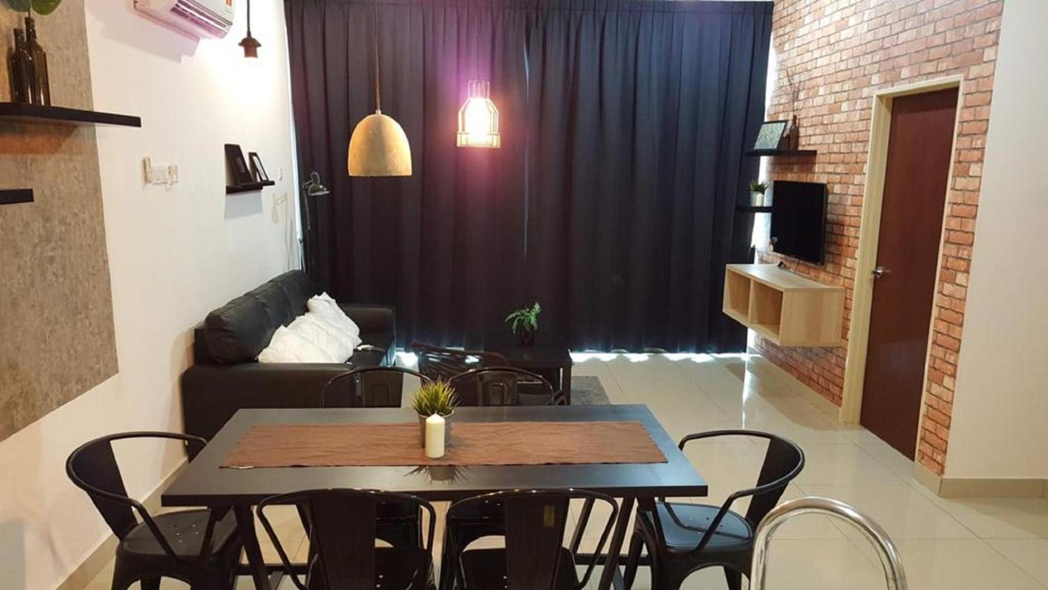 17-3Bedroom Palazio Apartment Mount Austin for 6Pax