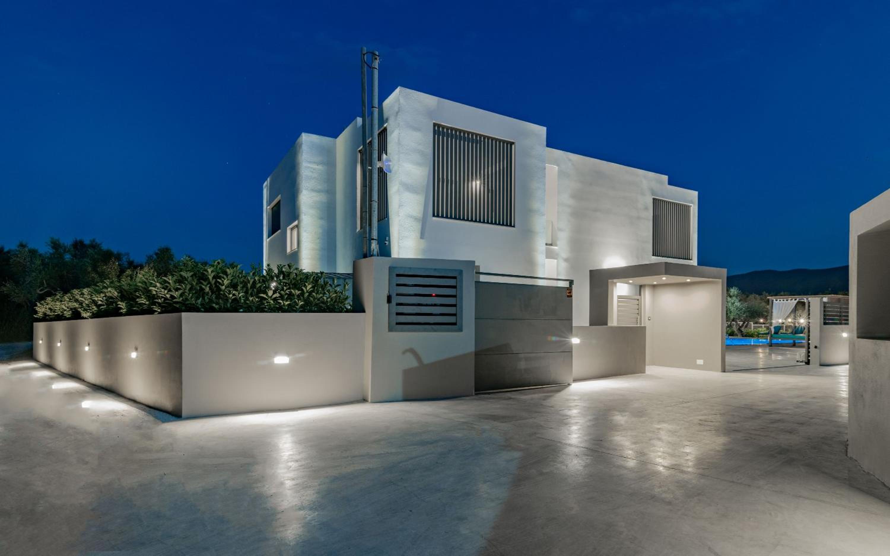 Antonia Villa - Luxurious Serenity with Private Pool, by ZanteWize
