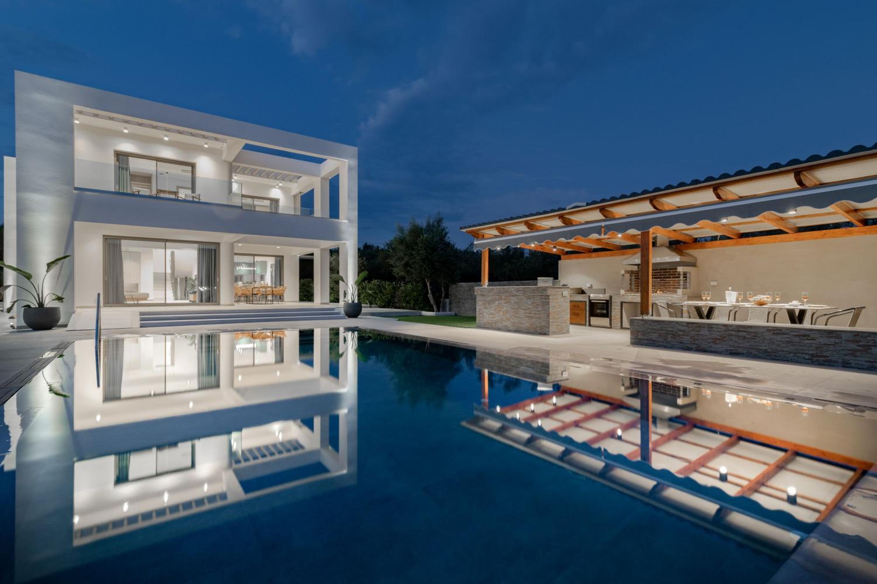 Antonia Villa - Luxurious Serenity with Private Pool, by ZanteWize