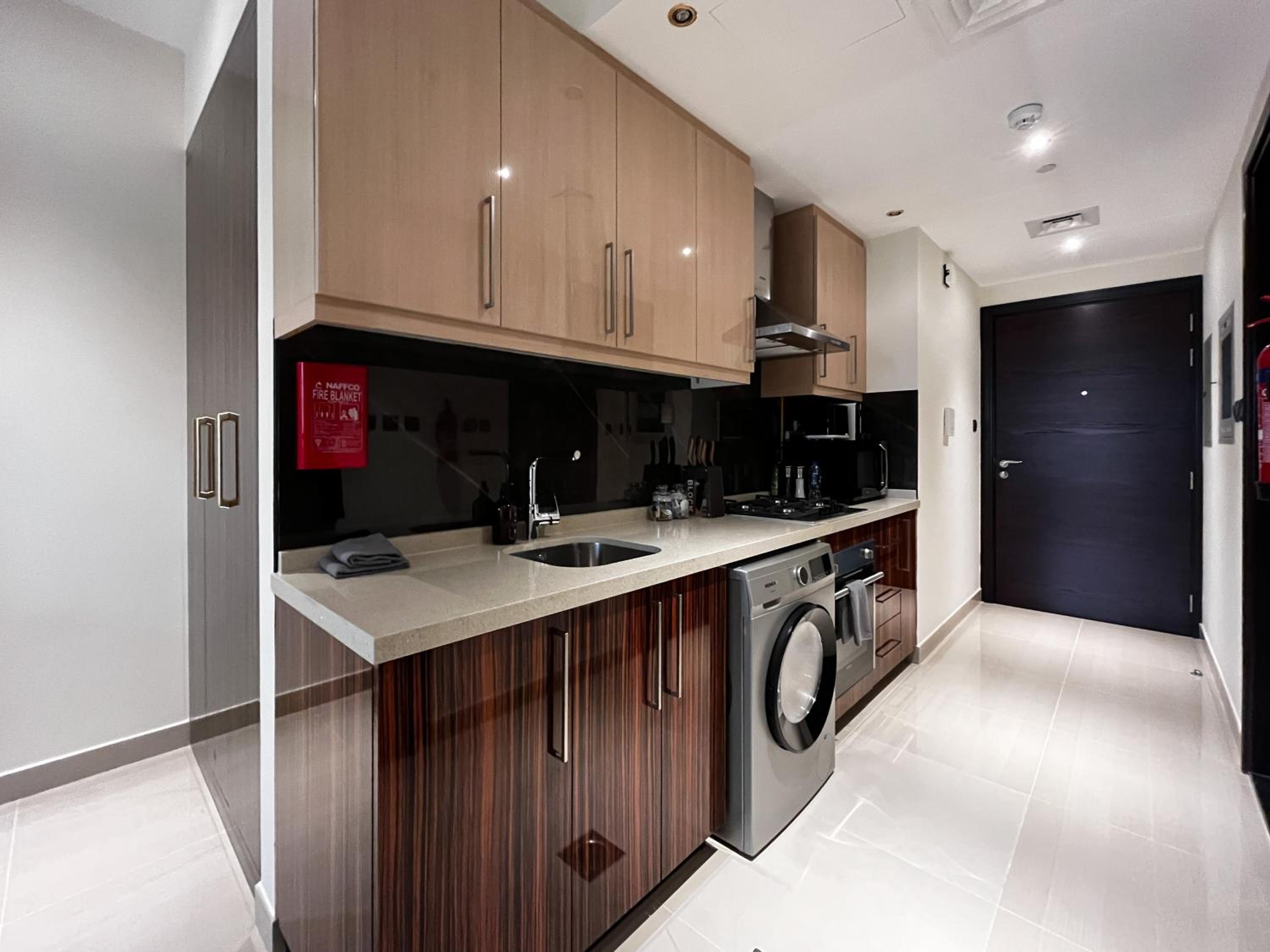 Studio Apartment with Sauna and Full Burj Khalifa View