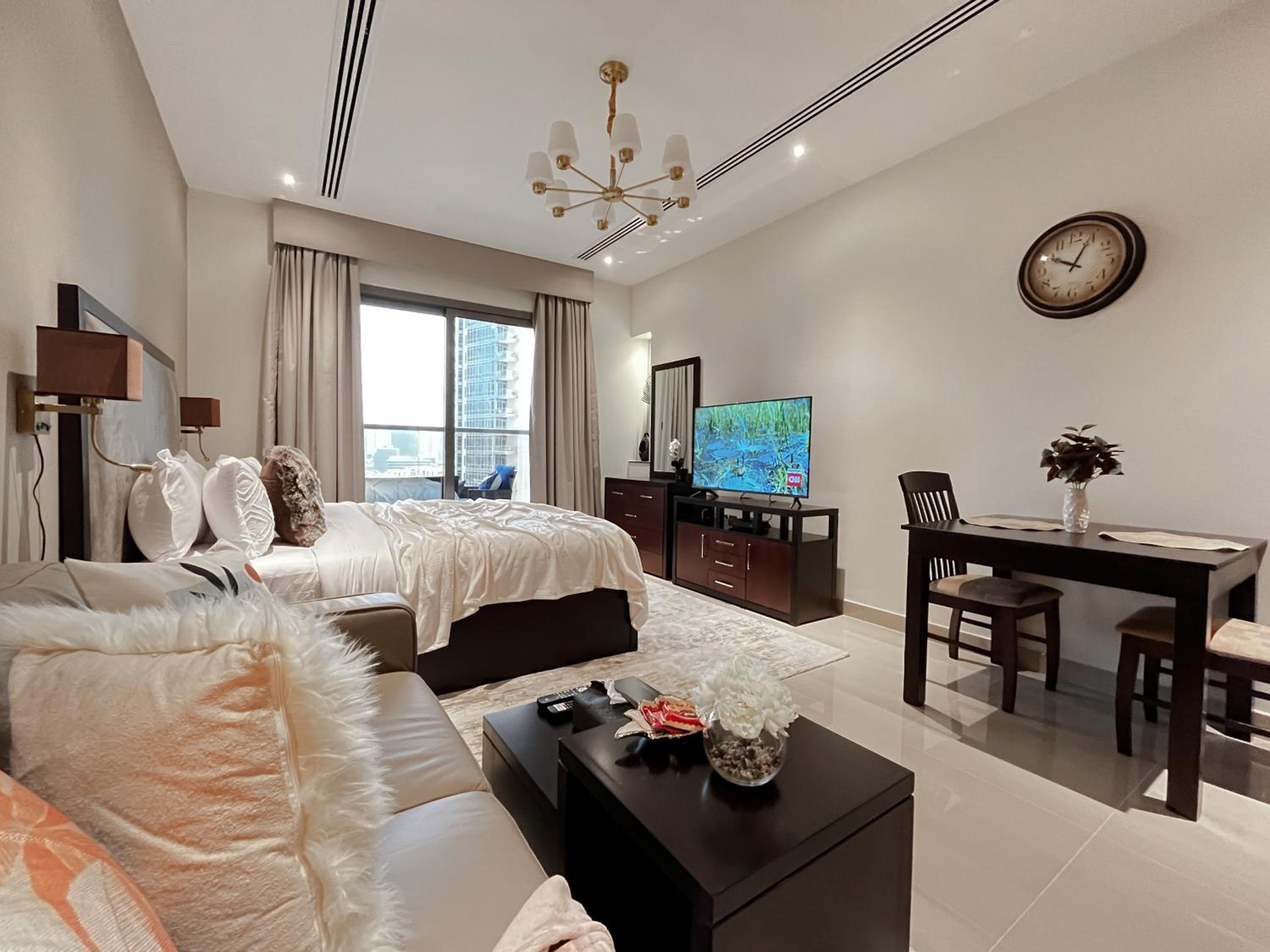 Studio Apartment with Sauna and Full Burj Khalifa View