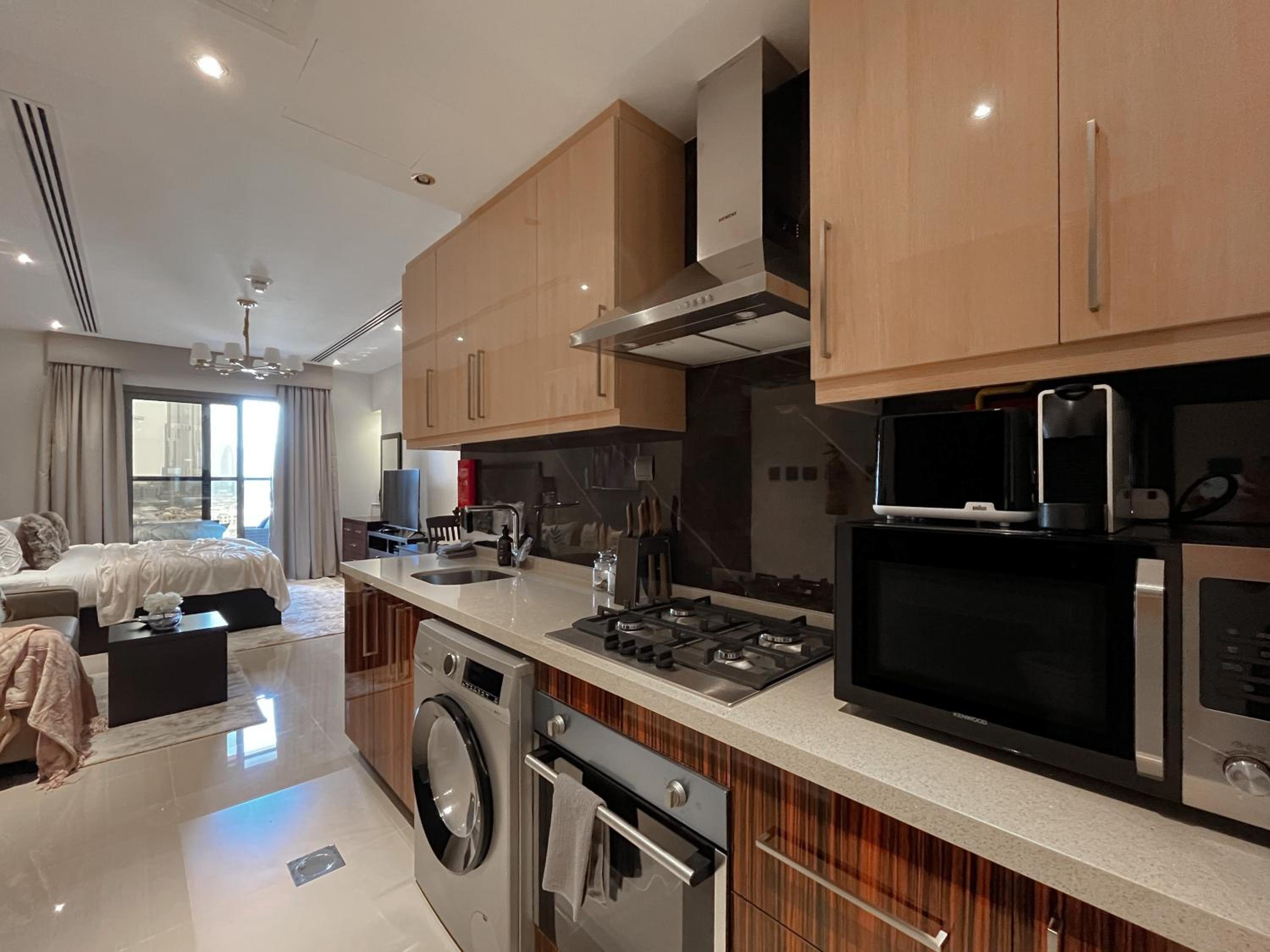 Studio Apartment with Sauna and Full Burj Khalifa View