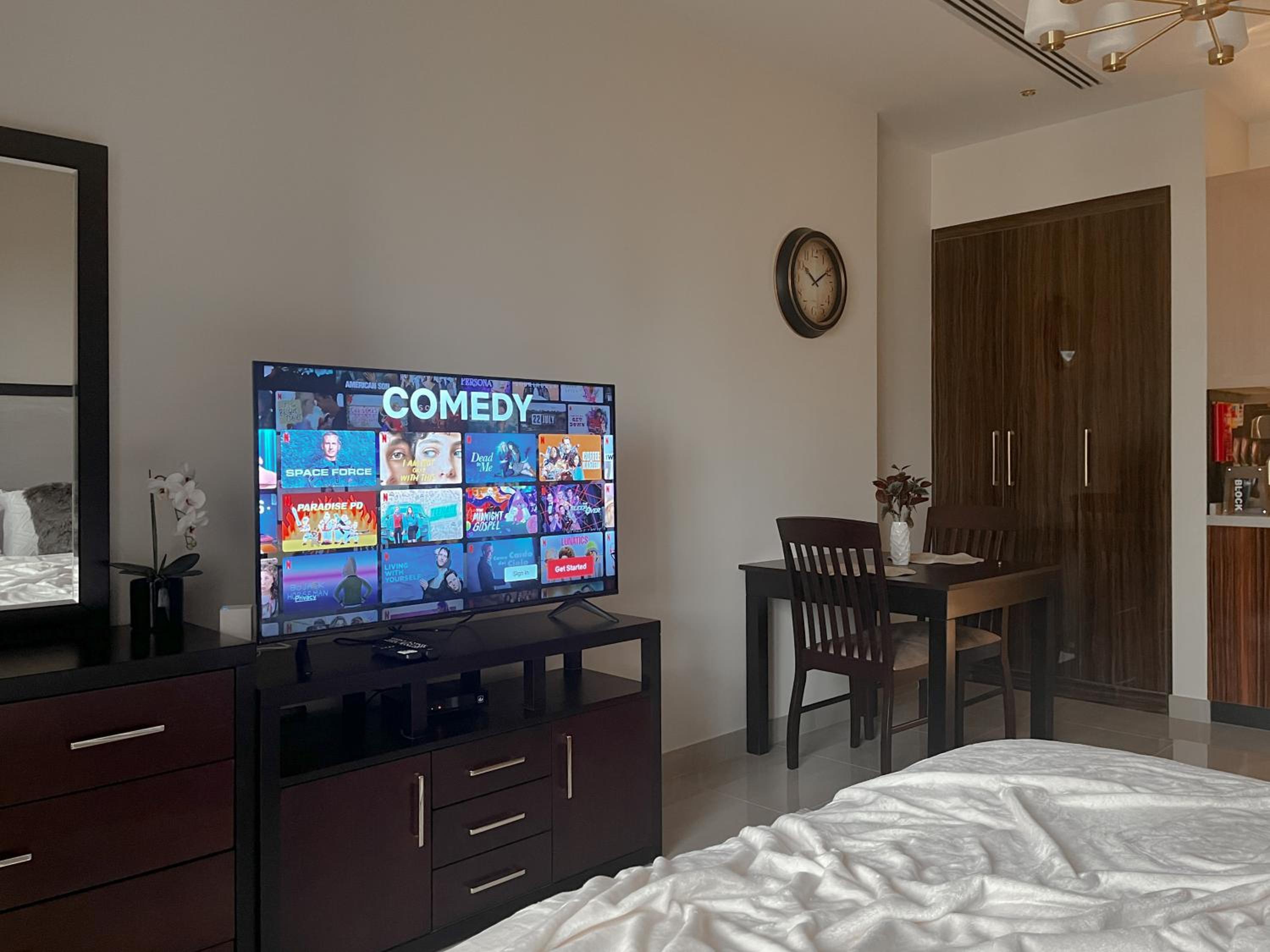 Studio Apartment with Sauna and Full Burj Khalifa View