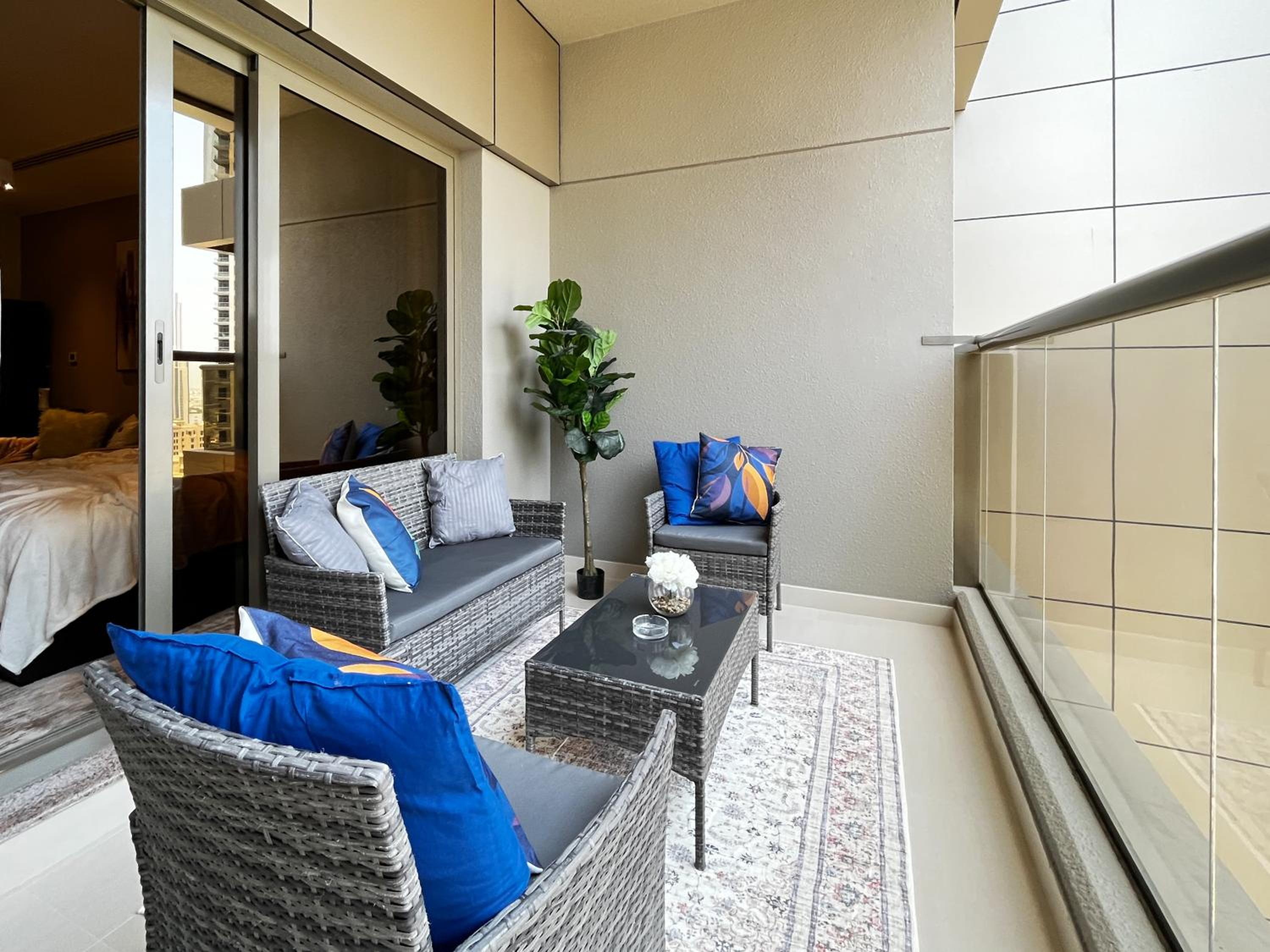 Studio Apartment with Sauna and Full Burj Khalifa View