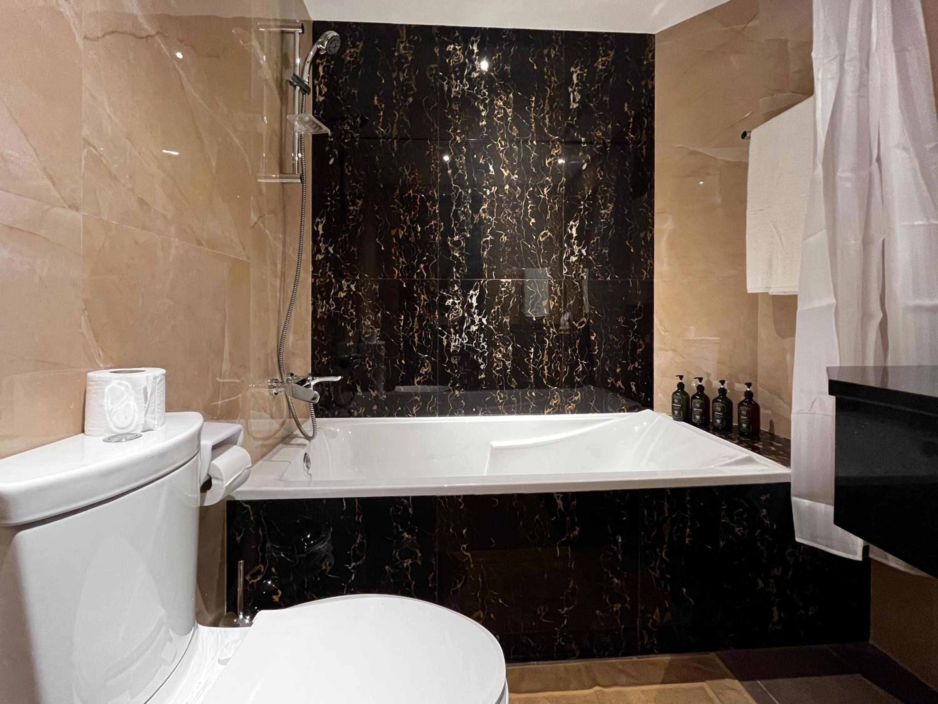 Studio Apartment with Sauna and Full Burj Khalifa View