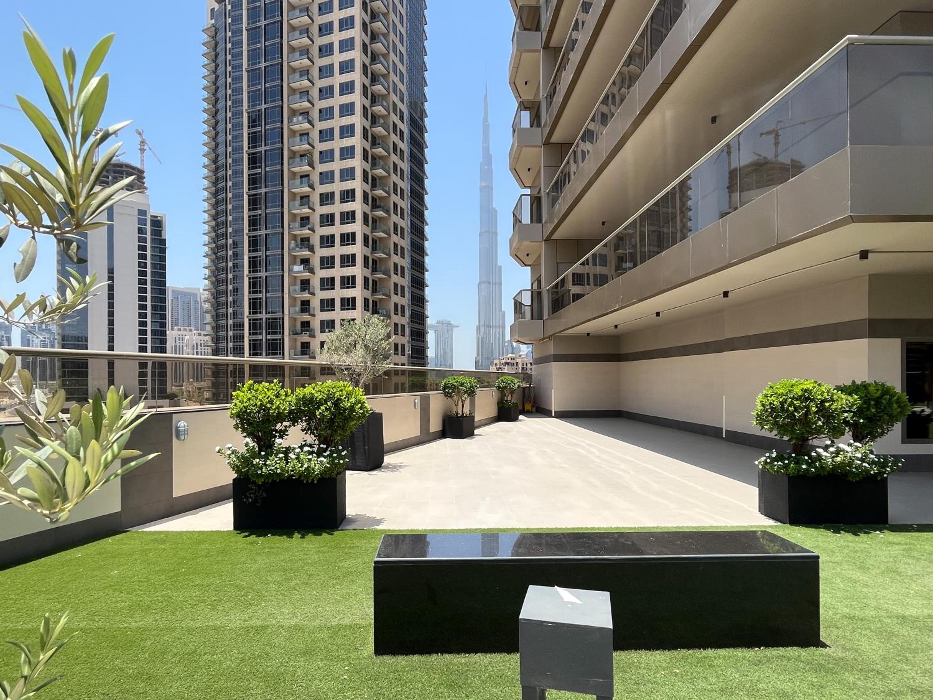 Studio Apartment with Sauna and Full Burj Khalifa View