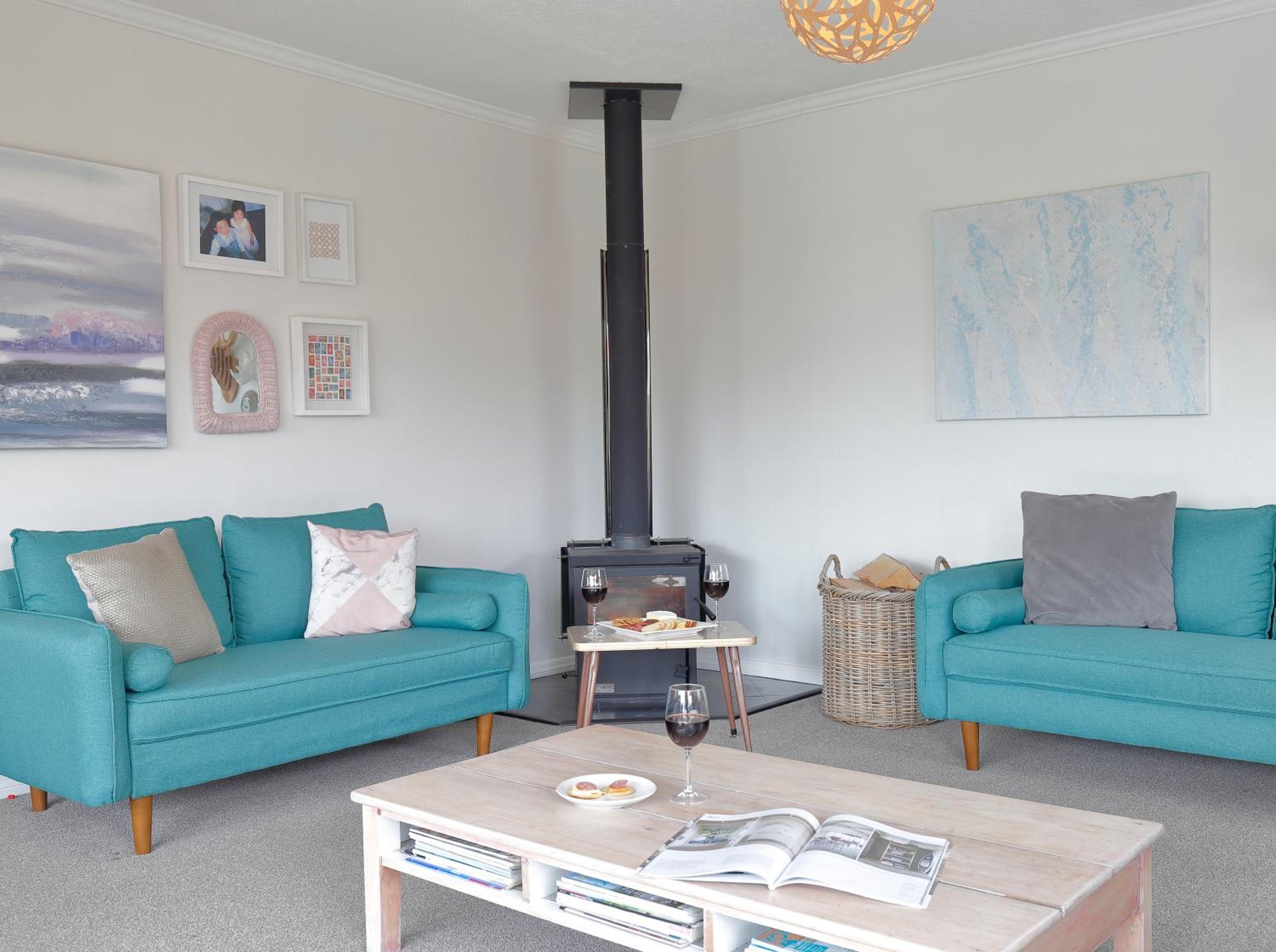 The Clearwater Cottage - Te Anau Holiday Home view 2