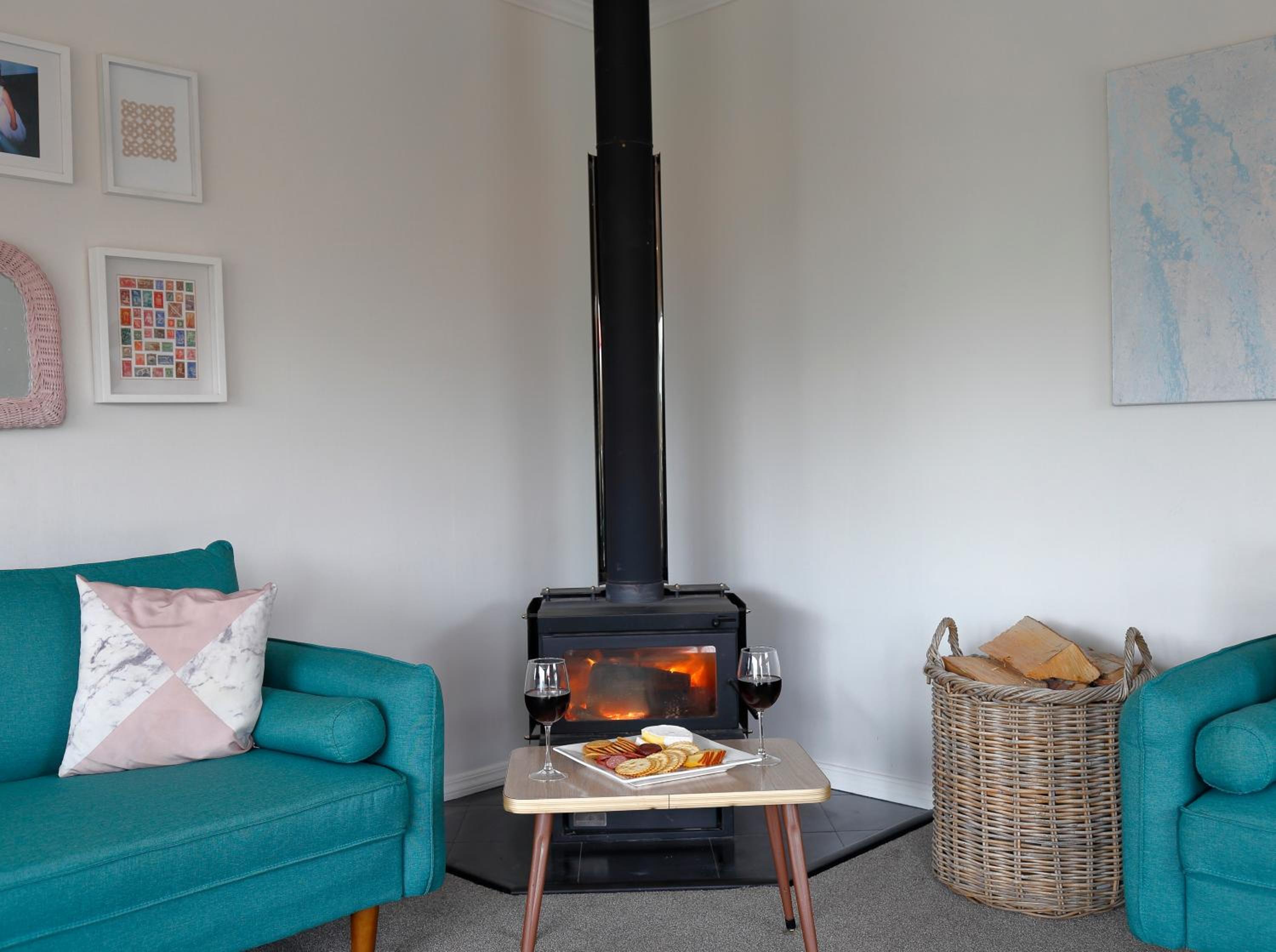 The Clearwater Cottage - Te Anau Holiday Home view 3