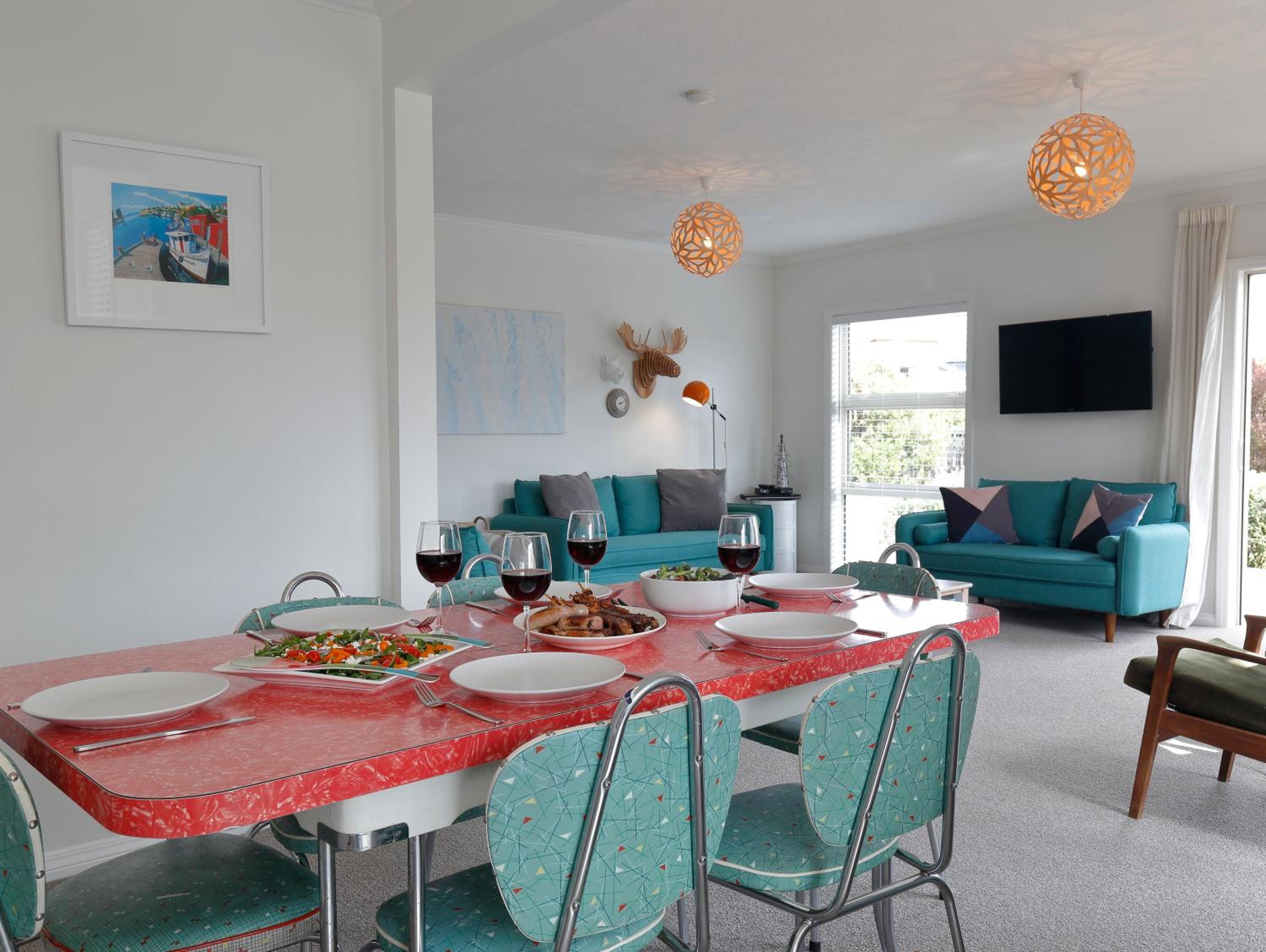 The Clearwater Cottage - Te Anau Holiday Home view 4