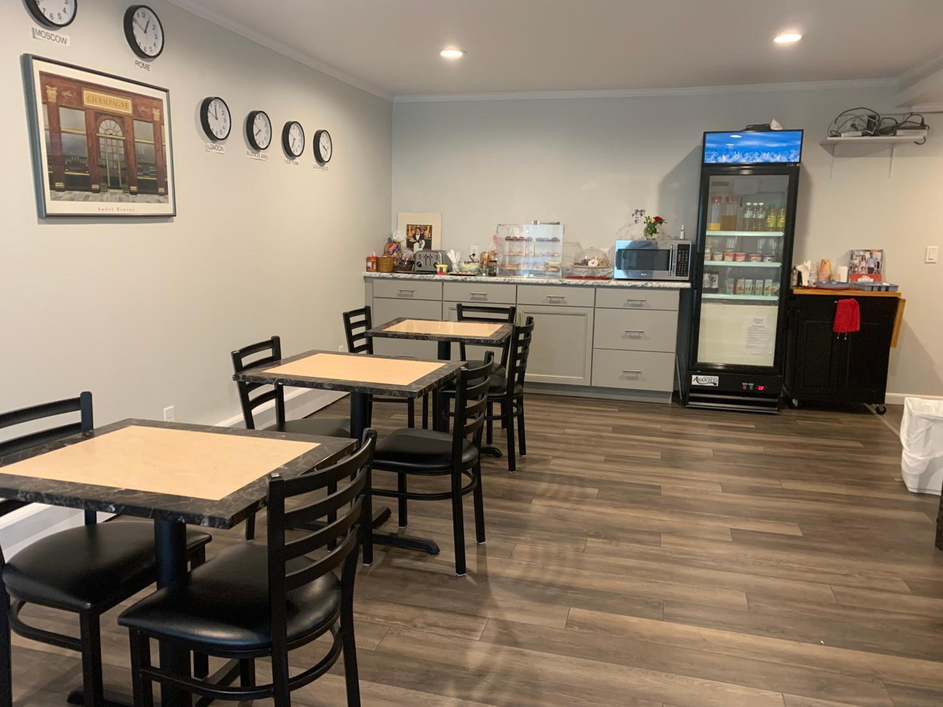 Vinehurst Inn & Suites
