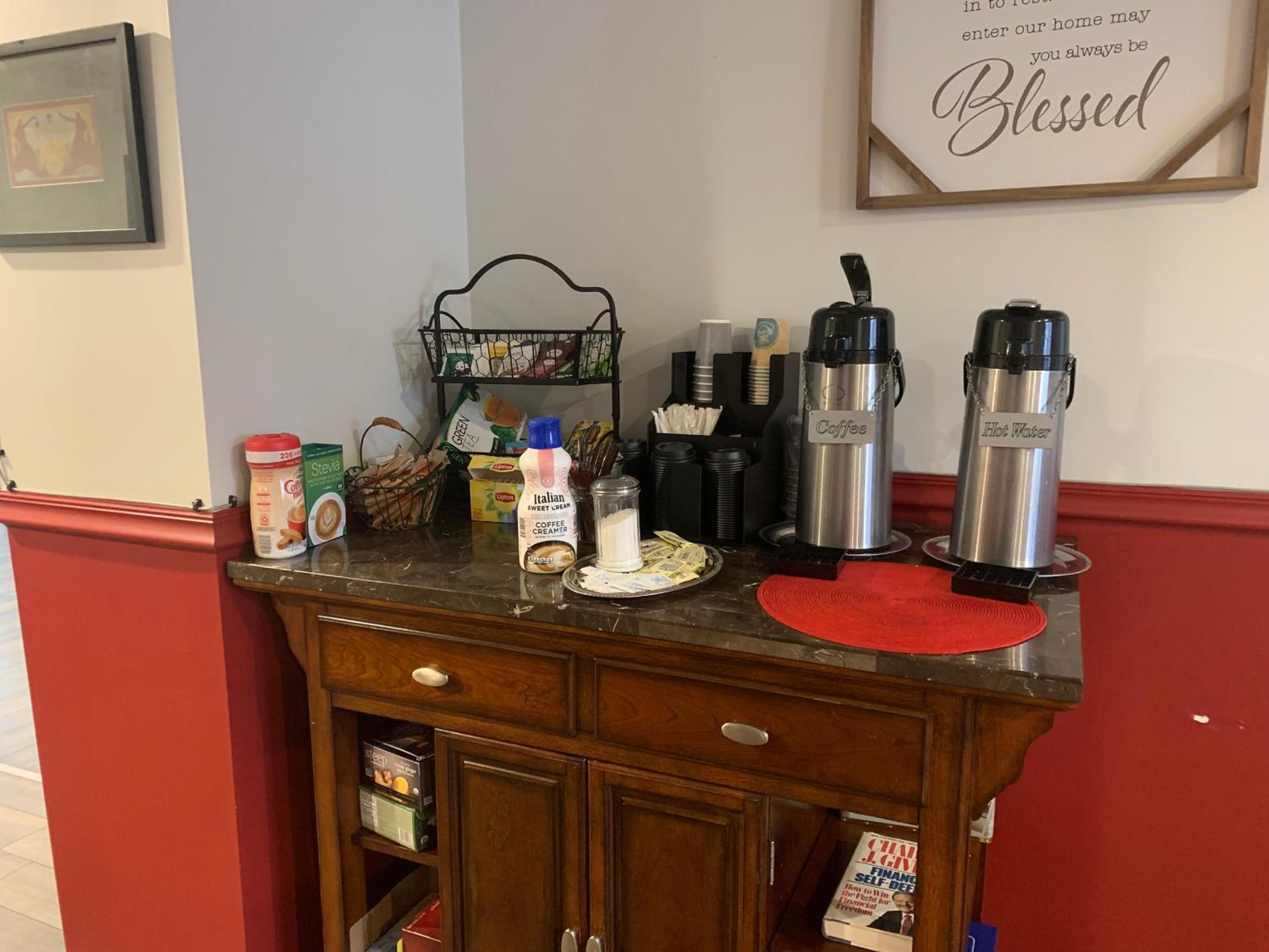 Vinehurst Inn & Suites