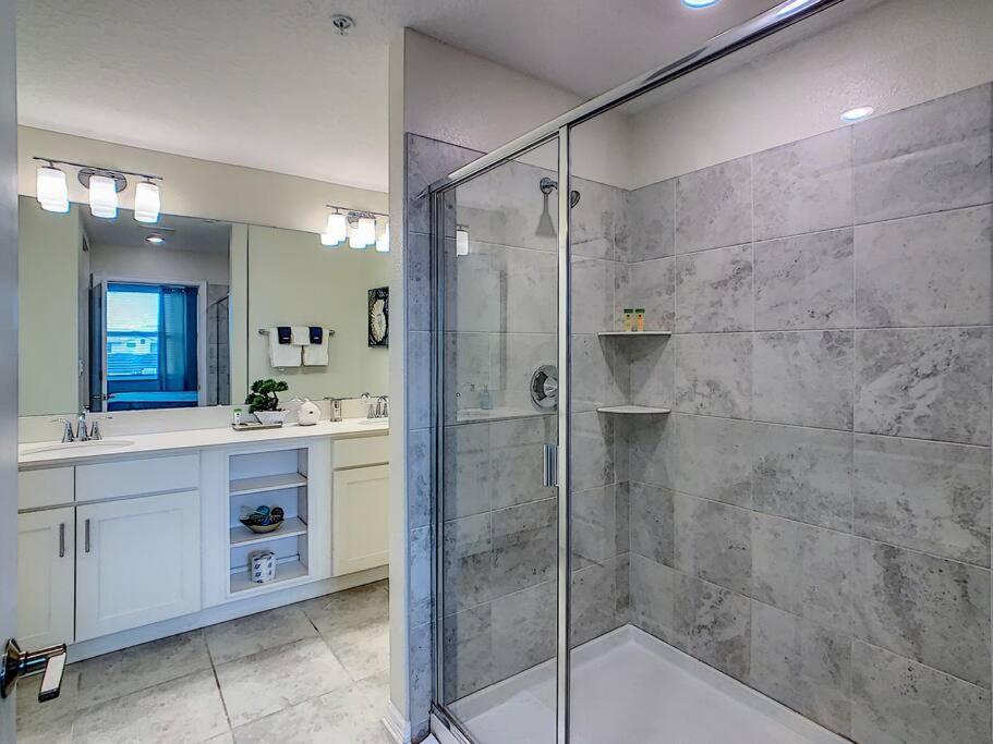 Last minute deal! Brand New 2bed apt near Disney view 2