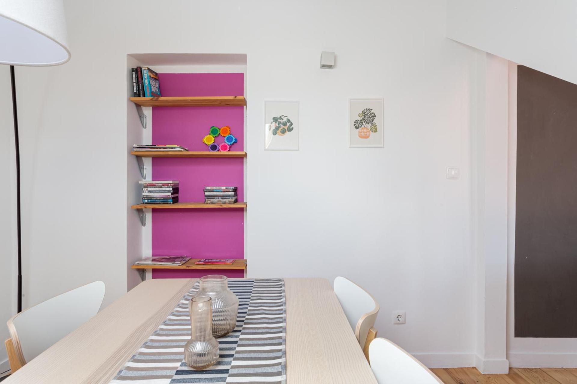 JOIVY Stylish 2-bed Apt with balcony in Lapa, 5mins to National Museum of Ancient Art view 4