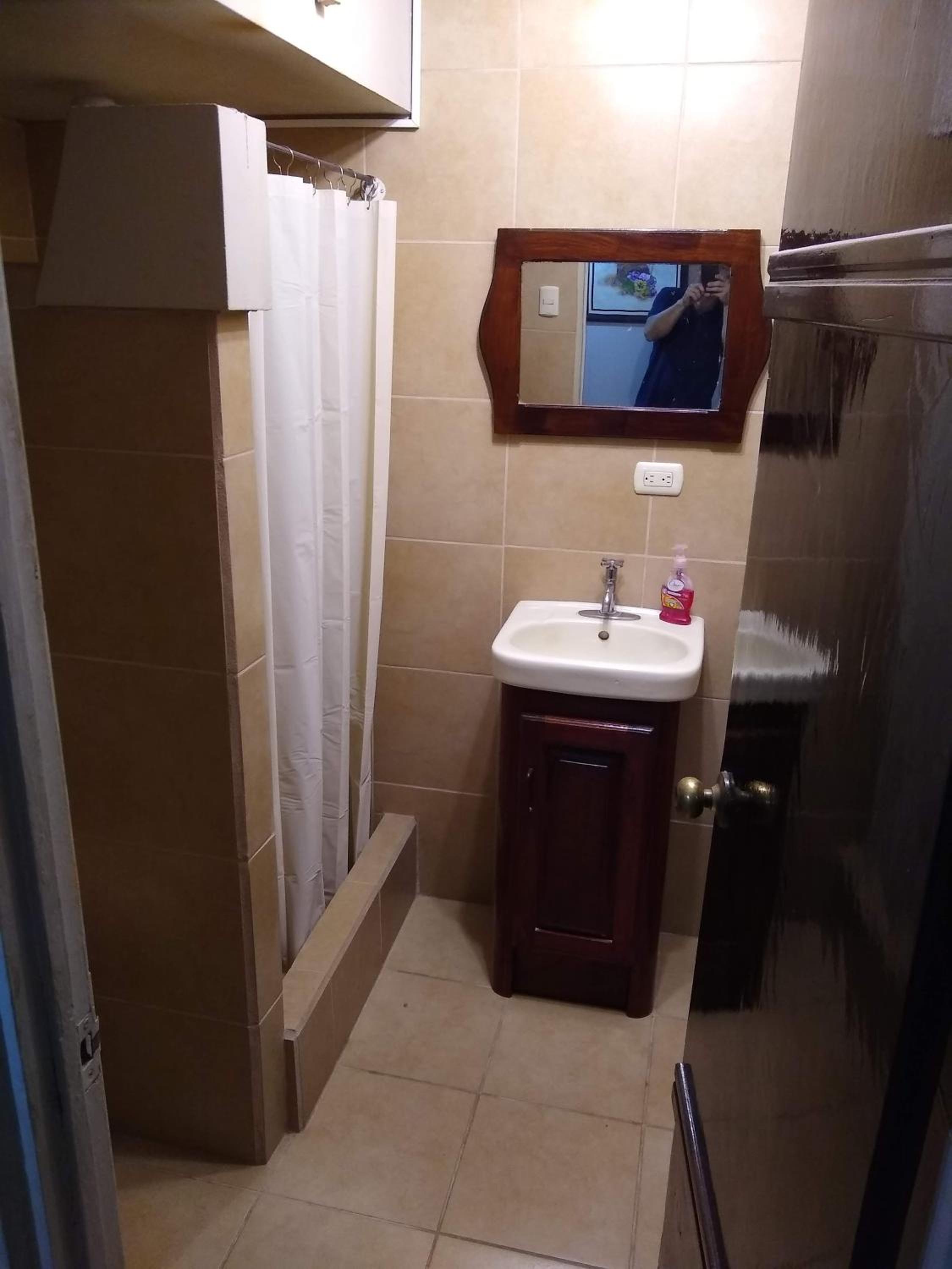 Confortable y privado estudio en zona exclusiva .
