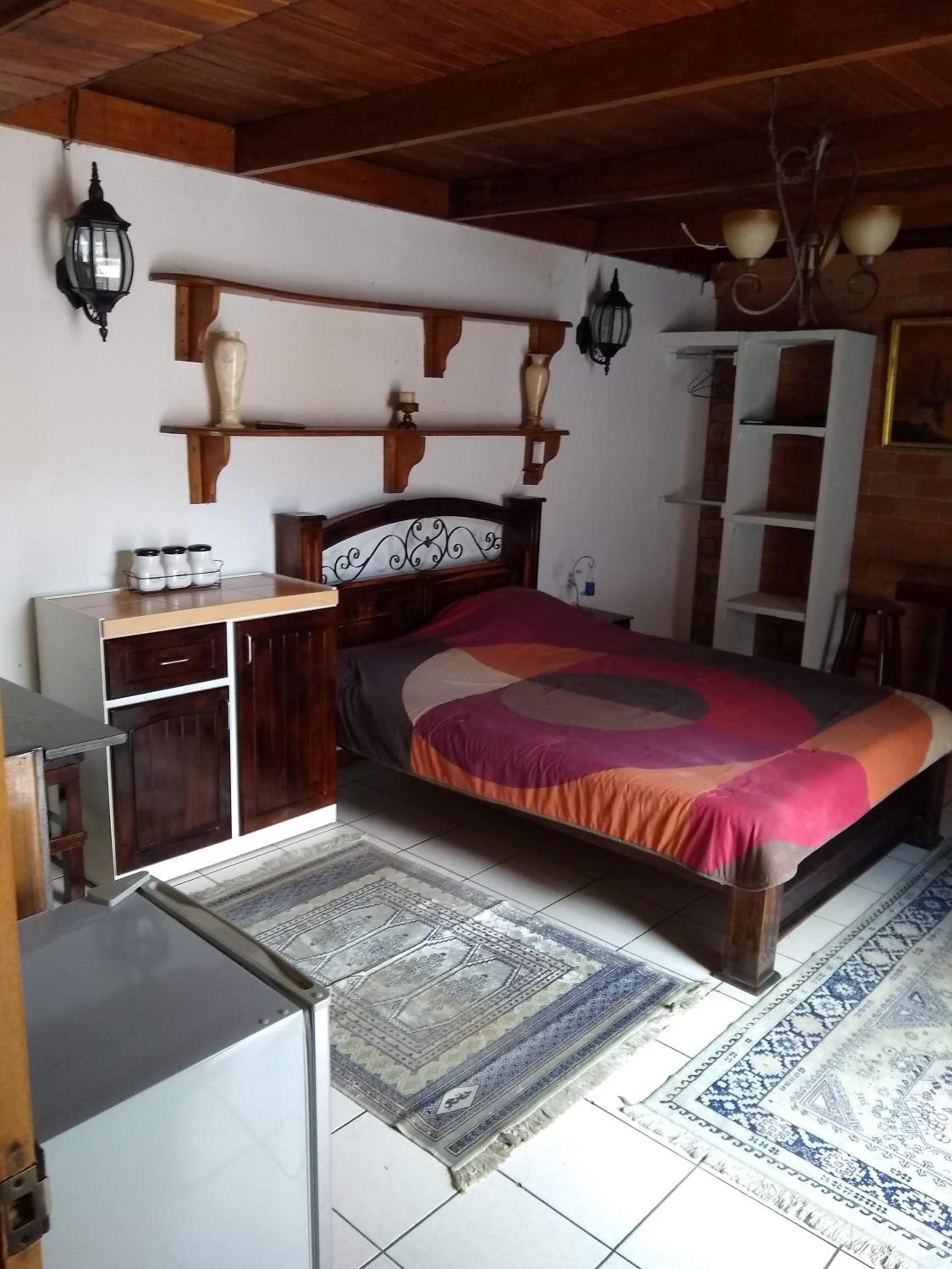 Confortable y privado estudio en zona exclusiva .