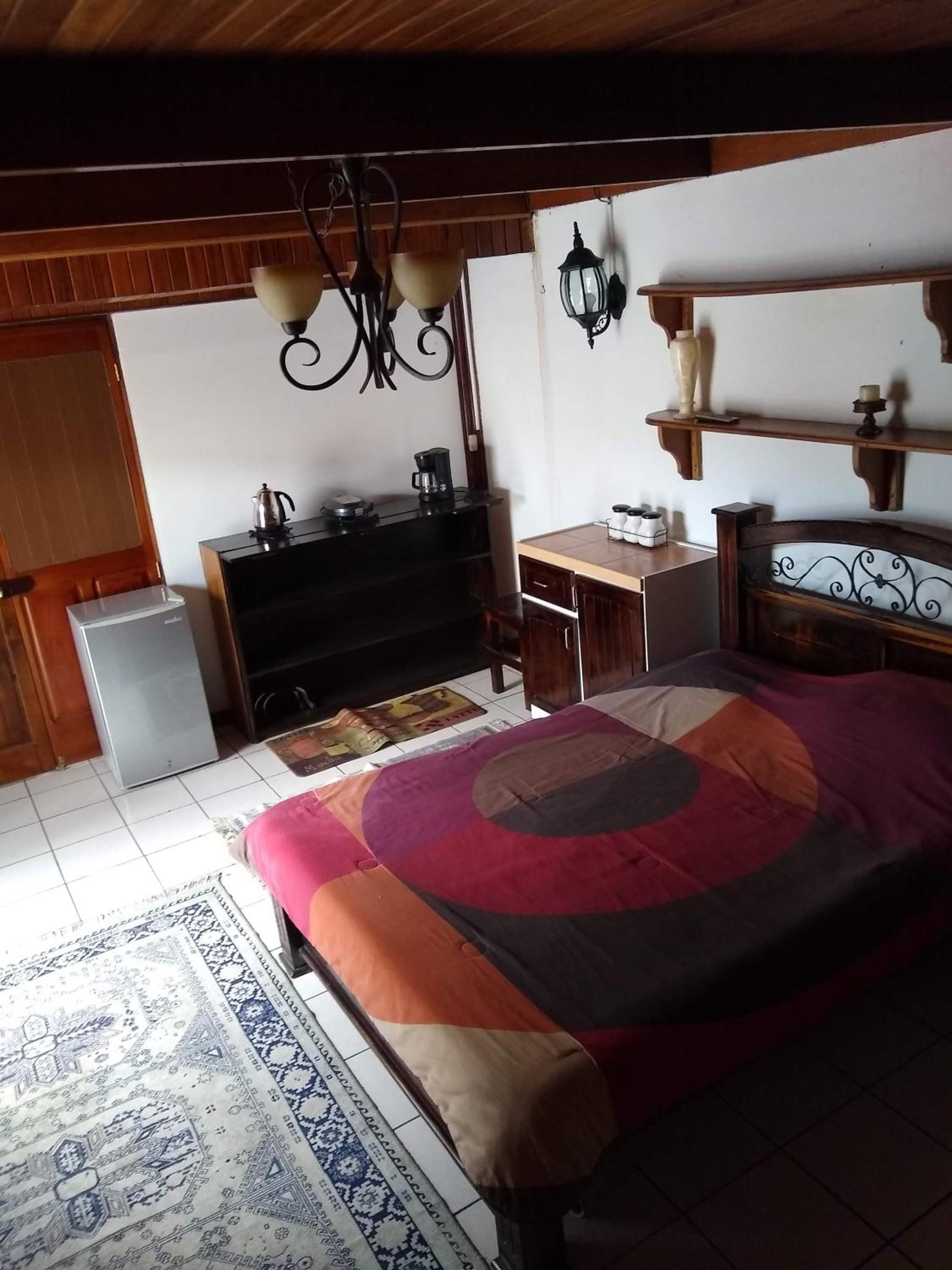 Confortable y privado estudio en zona exclusiva .