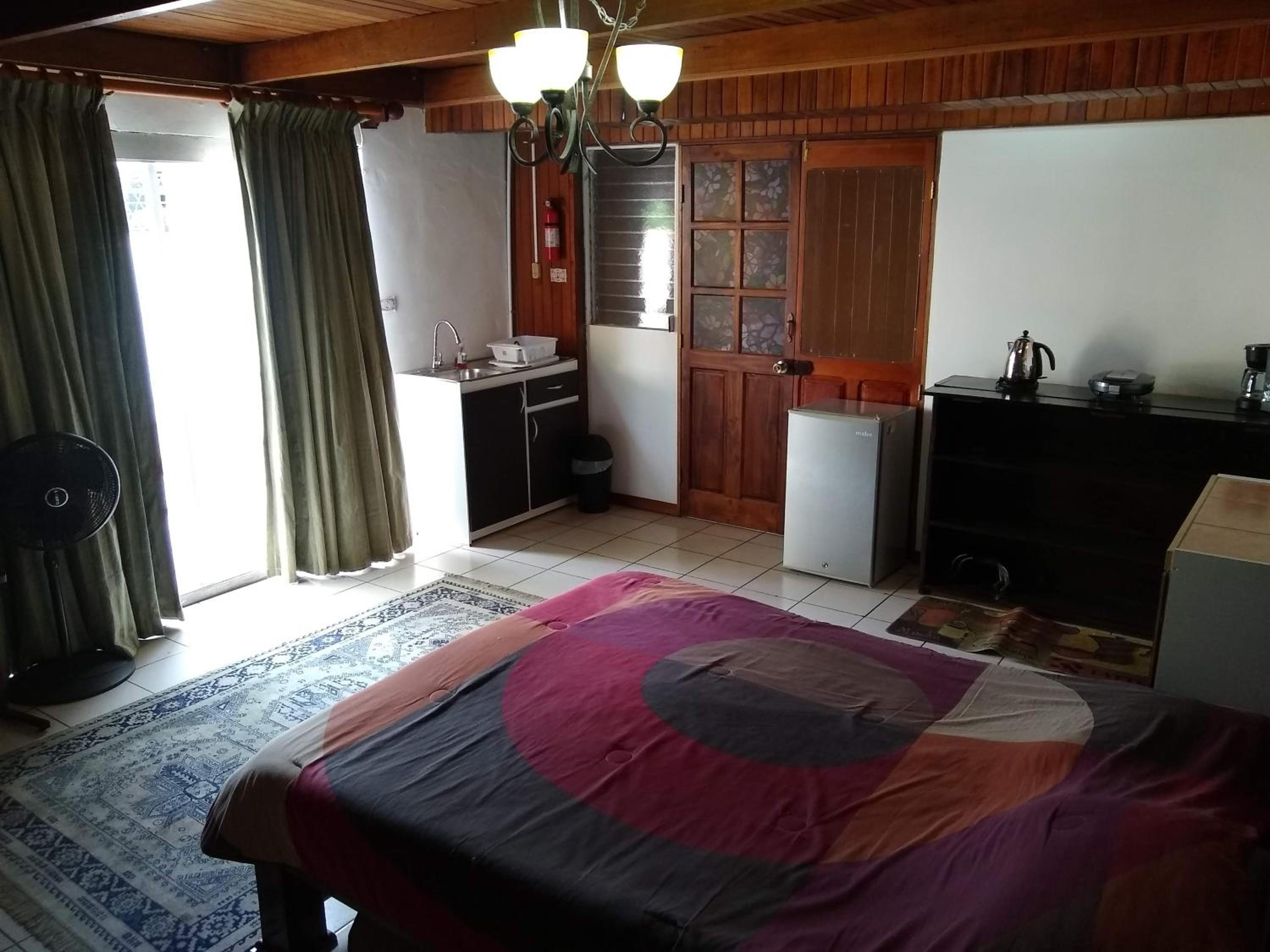 Confortable y privado estudio en zona exclusiva .
