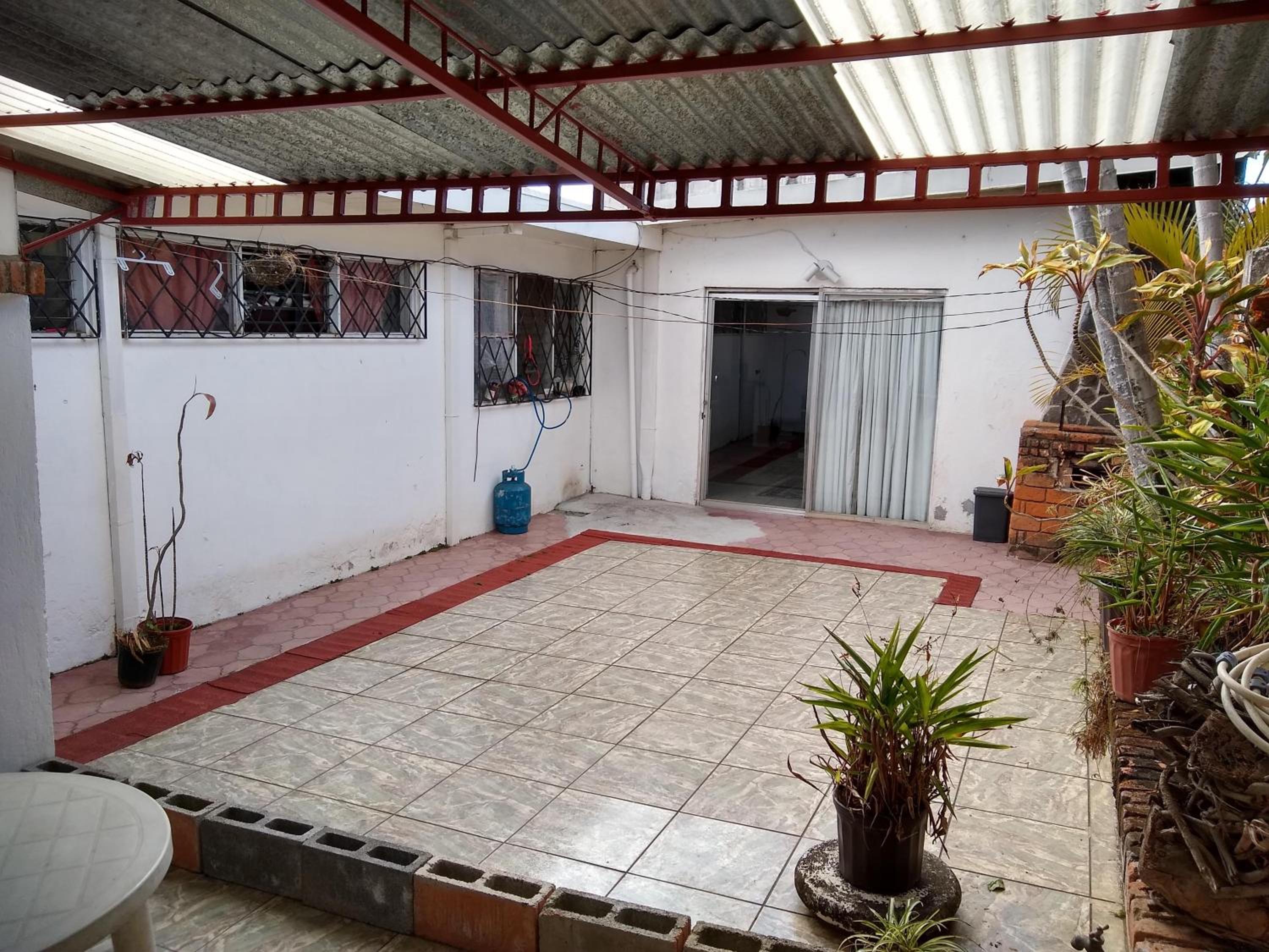 Confortable y privado estudio en zona exclusiva .