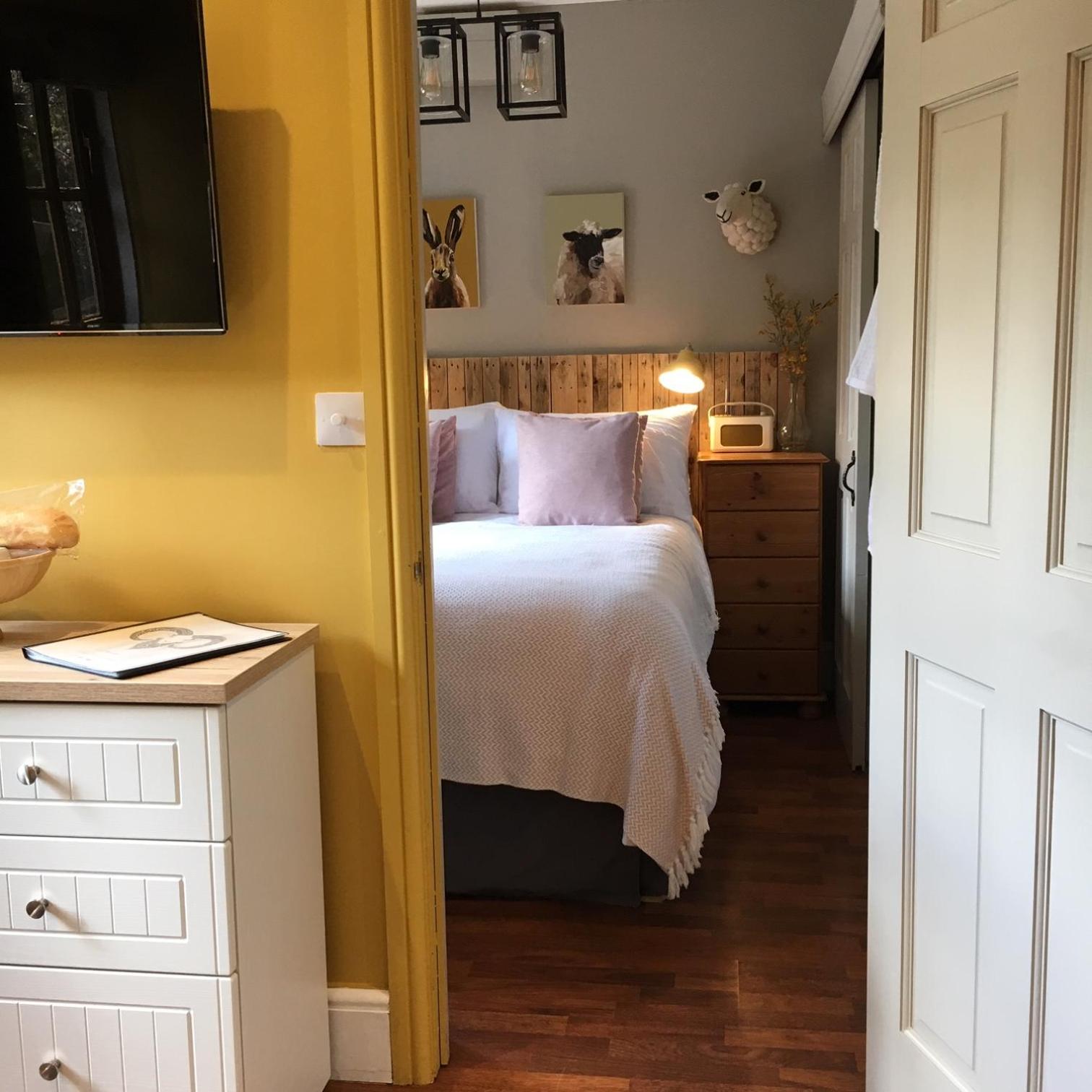 Romantic, secluded cottage in Cardinham Woods, Cornwall view 4