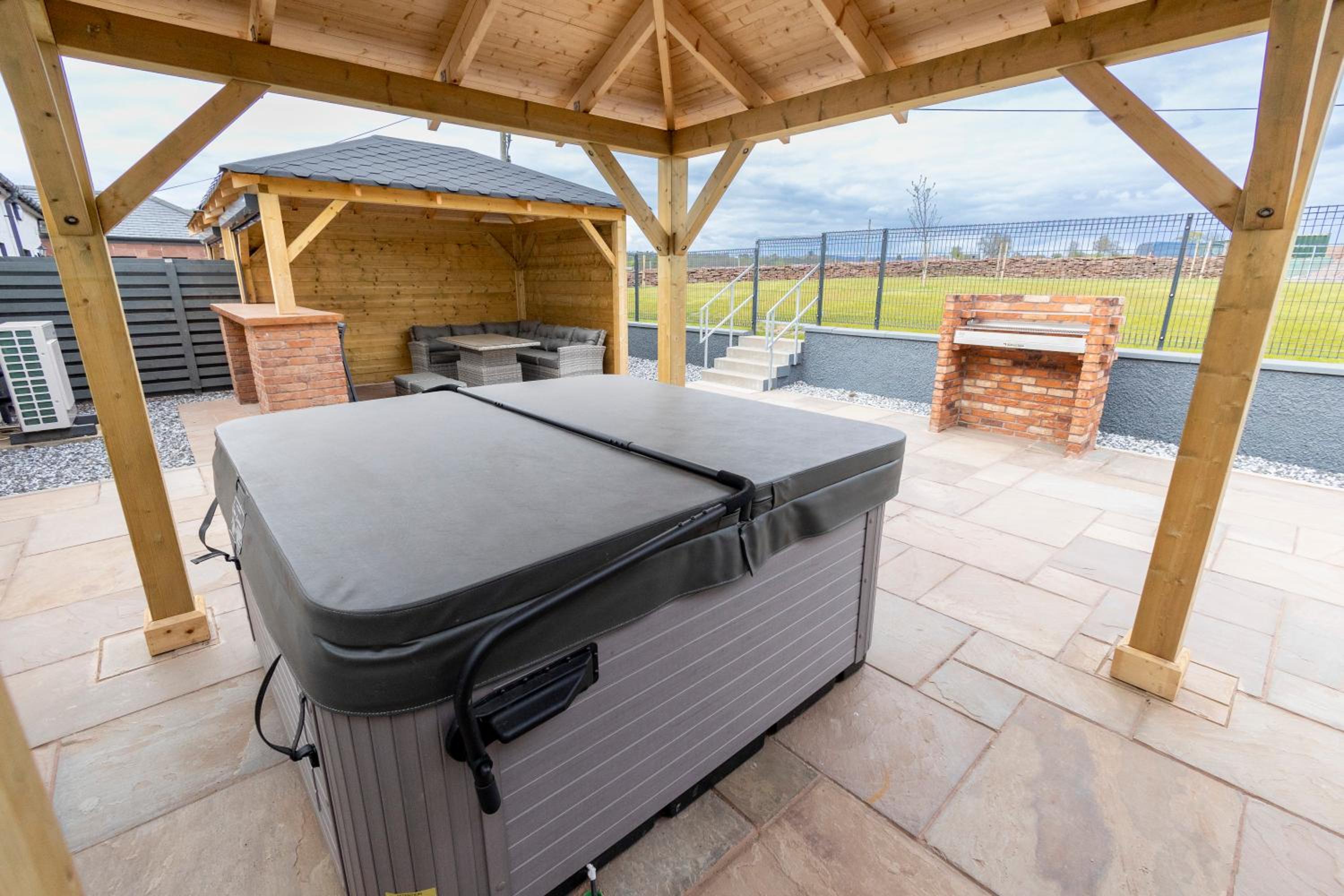 Westertonhill Holiday Lodges - Private Hot Tub Hire Available