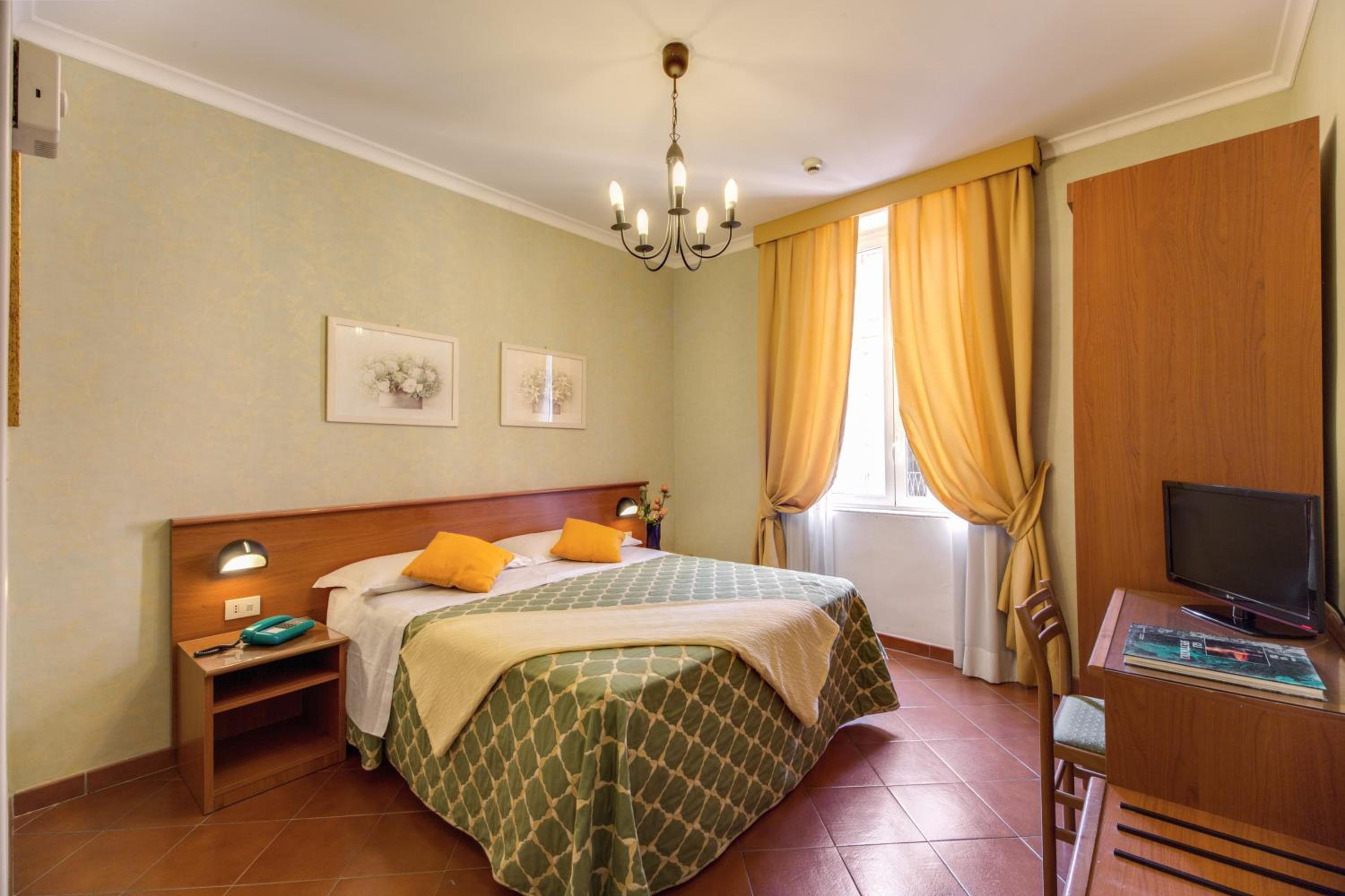 Hotel Corona-1
