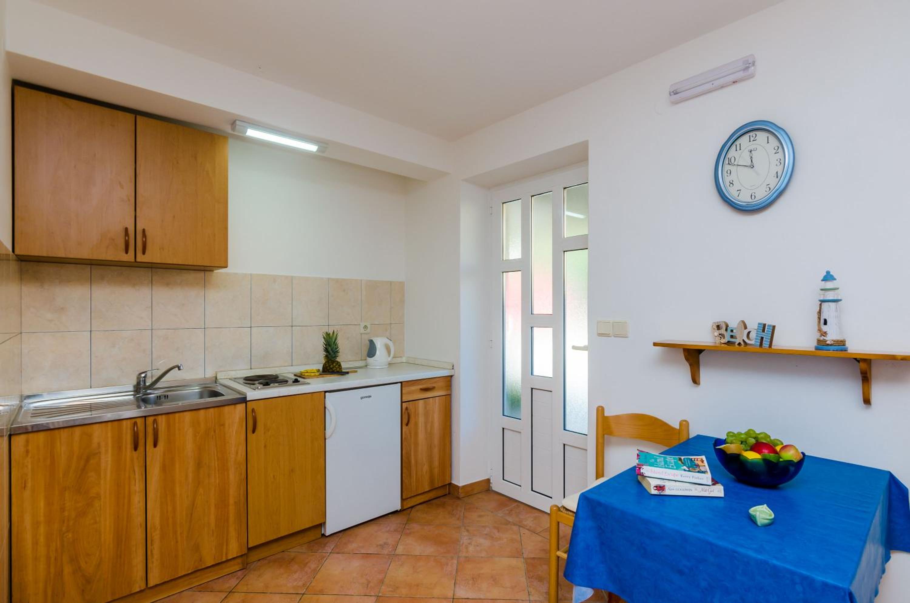 Small and friendly traditional home view 5